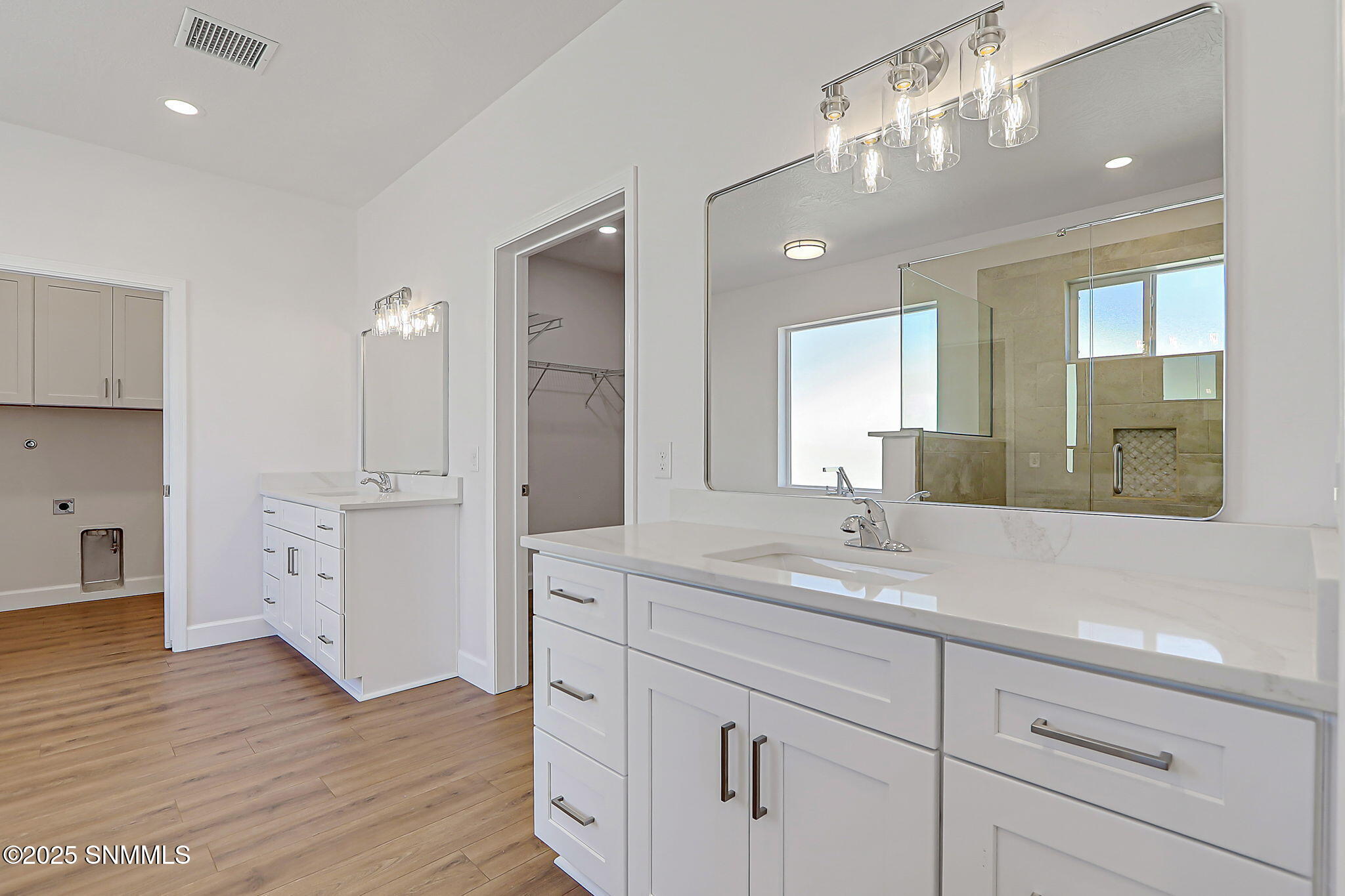 22 - 1404 S Tularosa St