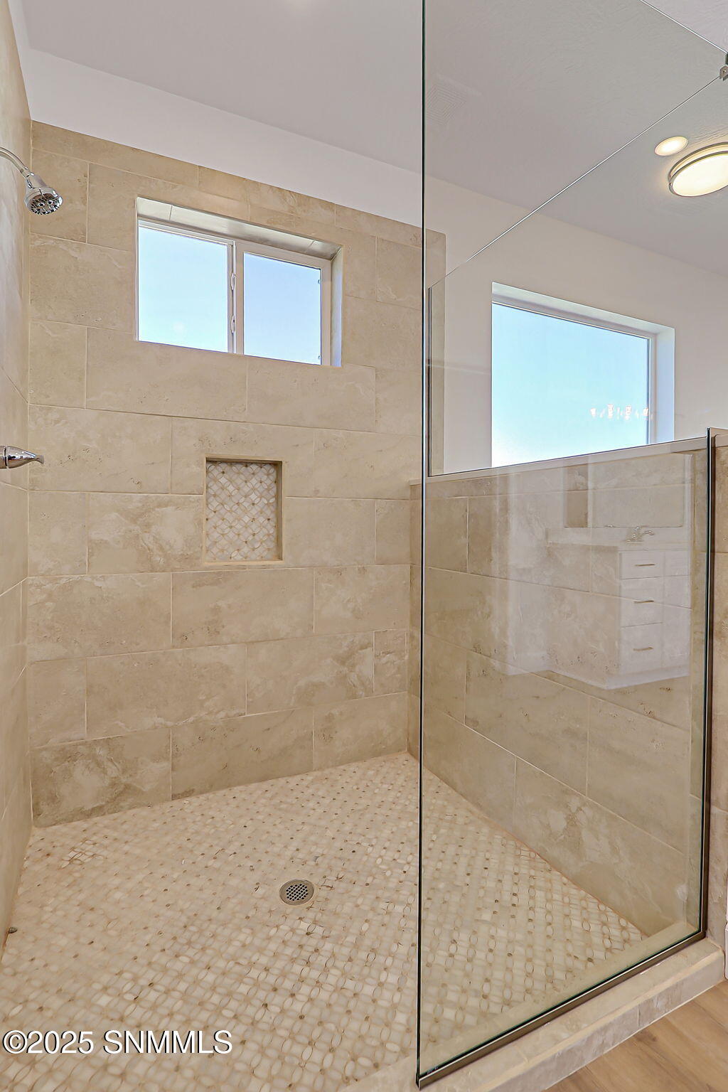 24 - 1404 S Tularosa St