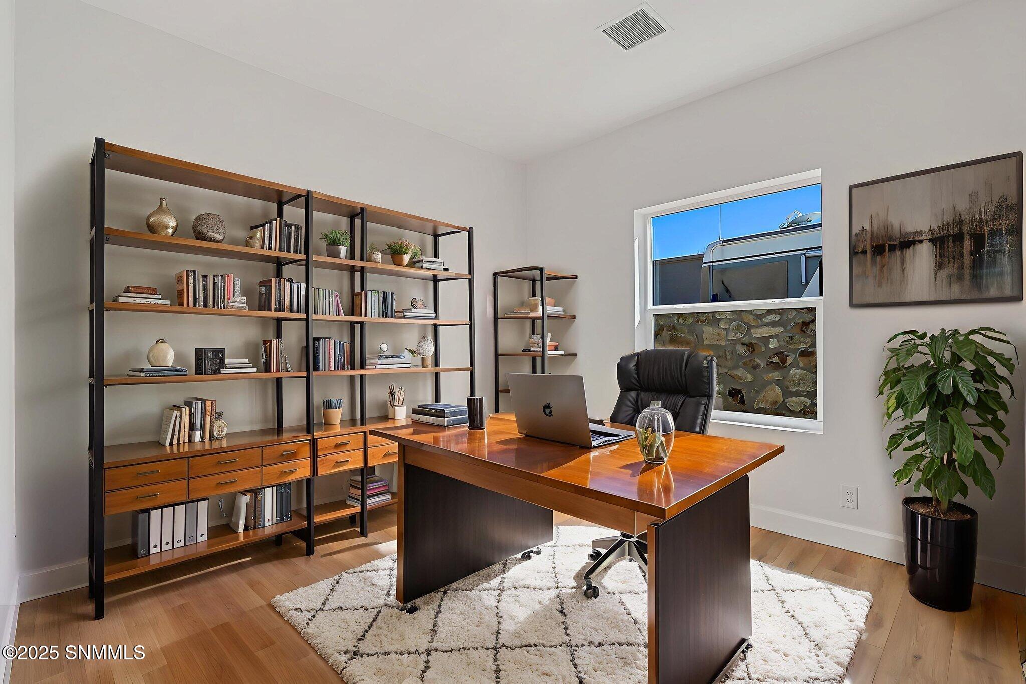 34 - 1404 S Tularosa St