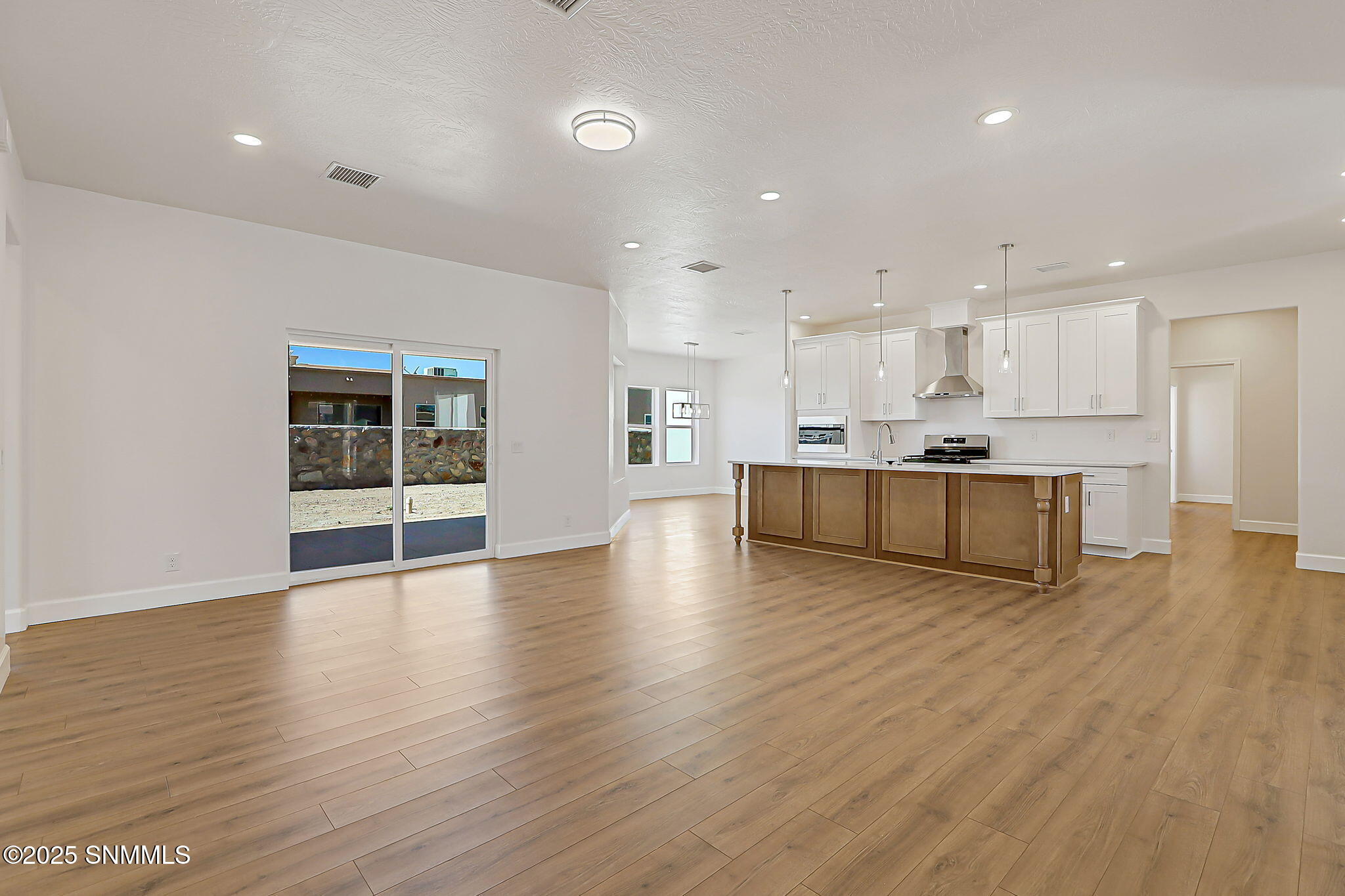 4 - 1404 S Tularosa St