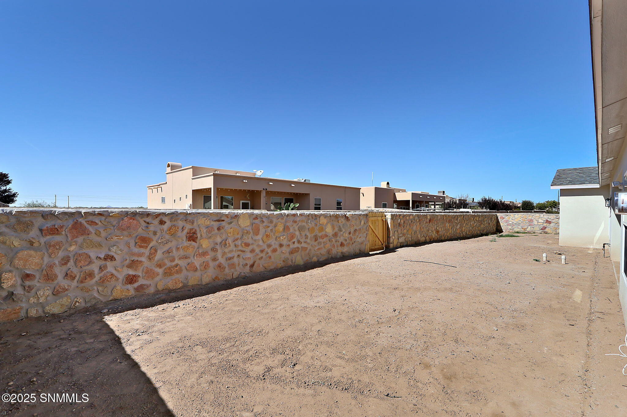 40 - 1404 S Tularosa St