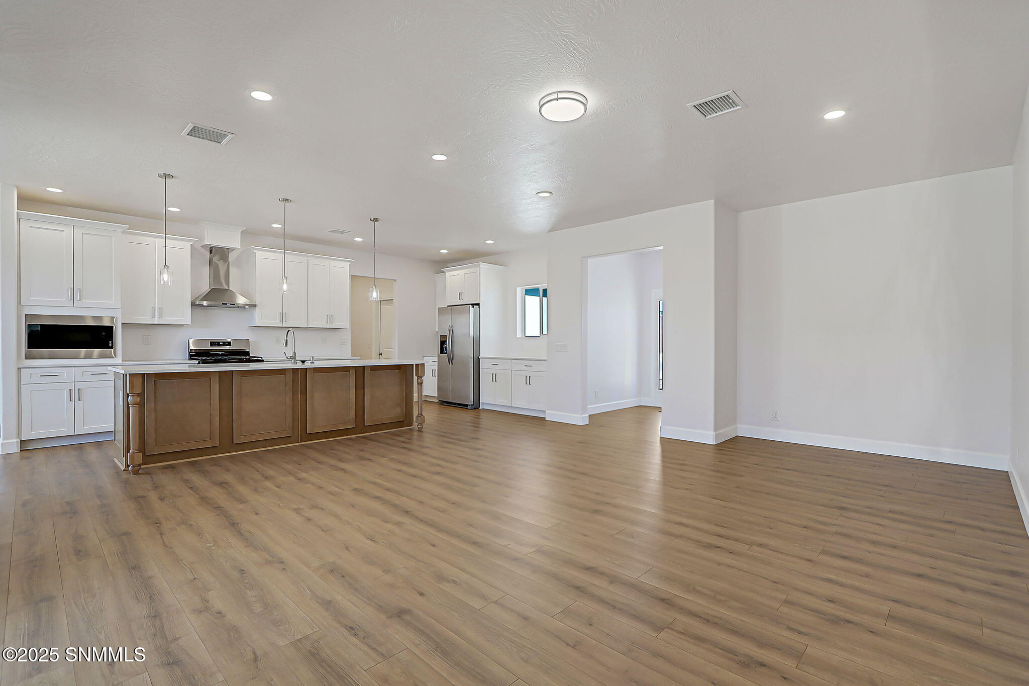 5 - 1404 S Tularosa St