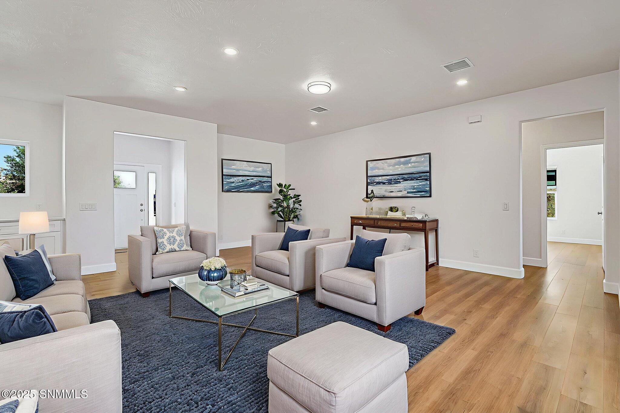 7 - 1404 S Tularosa St