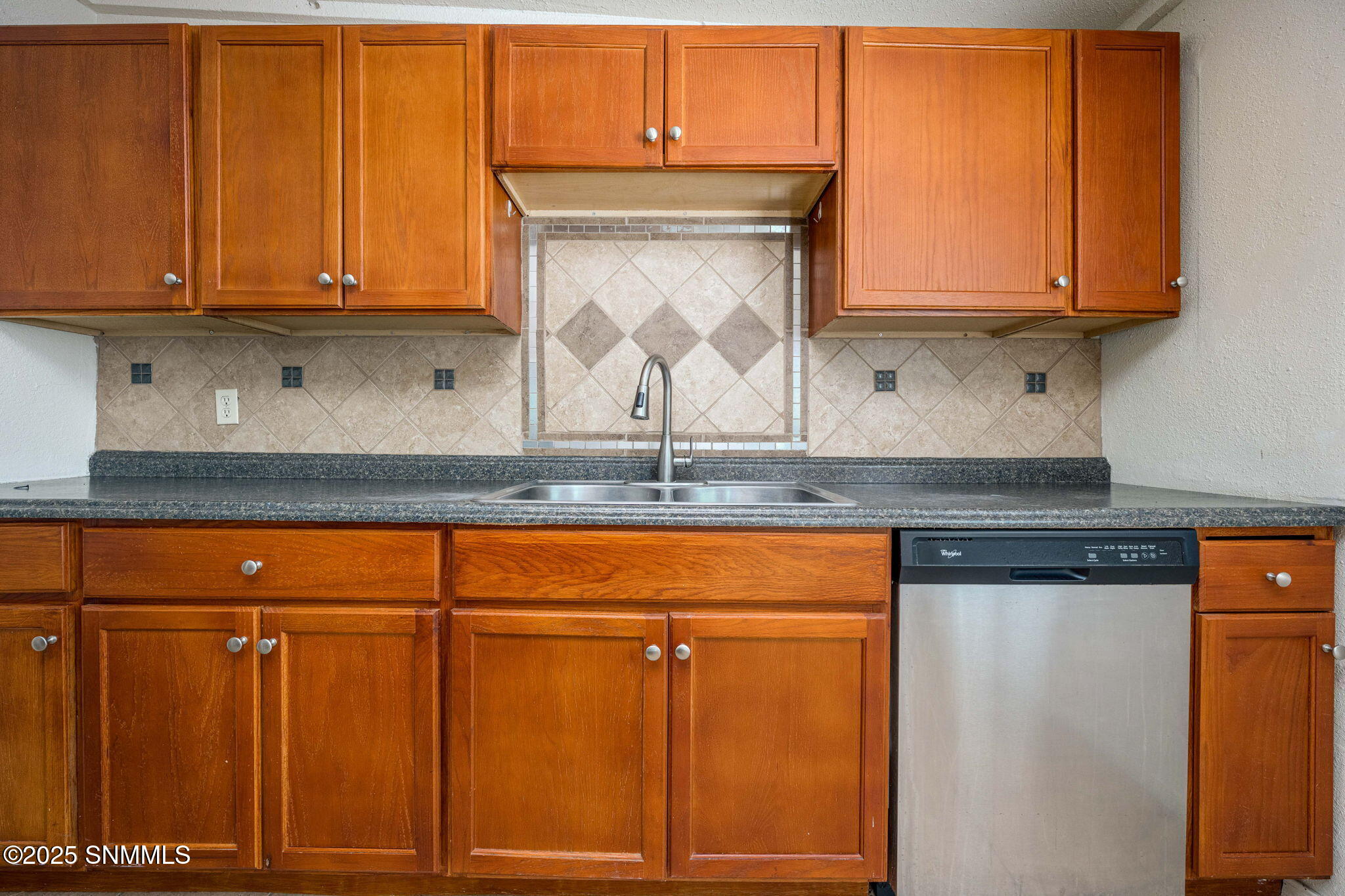 12-web-or-mls-Snappin Homes (Thomas1424)