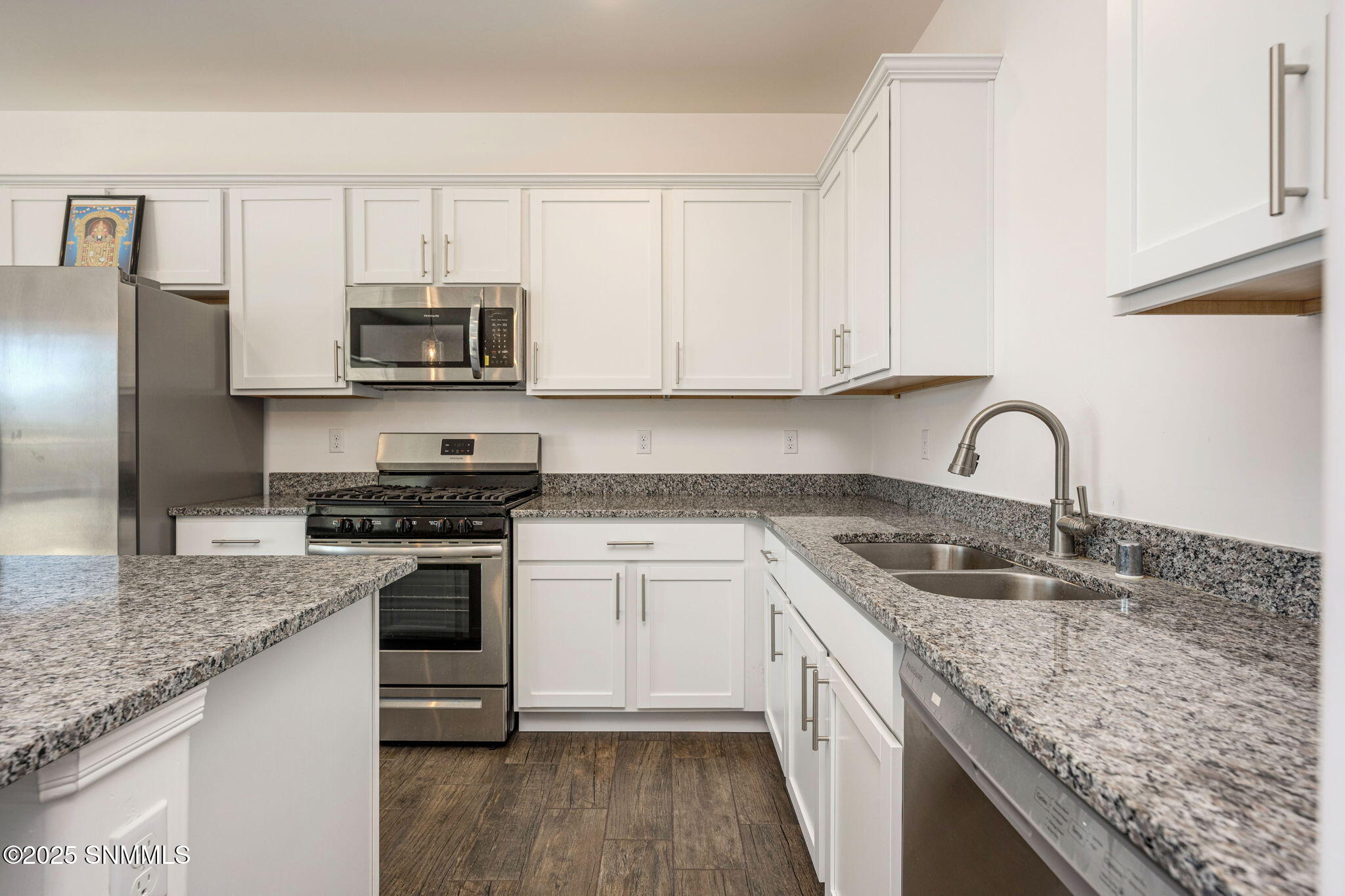 large-019a11b4-ba1a-7184-bb63-56839e9996