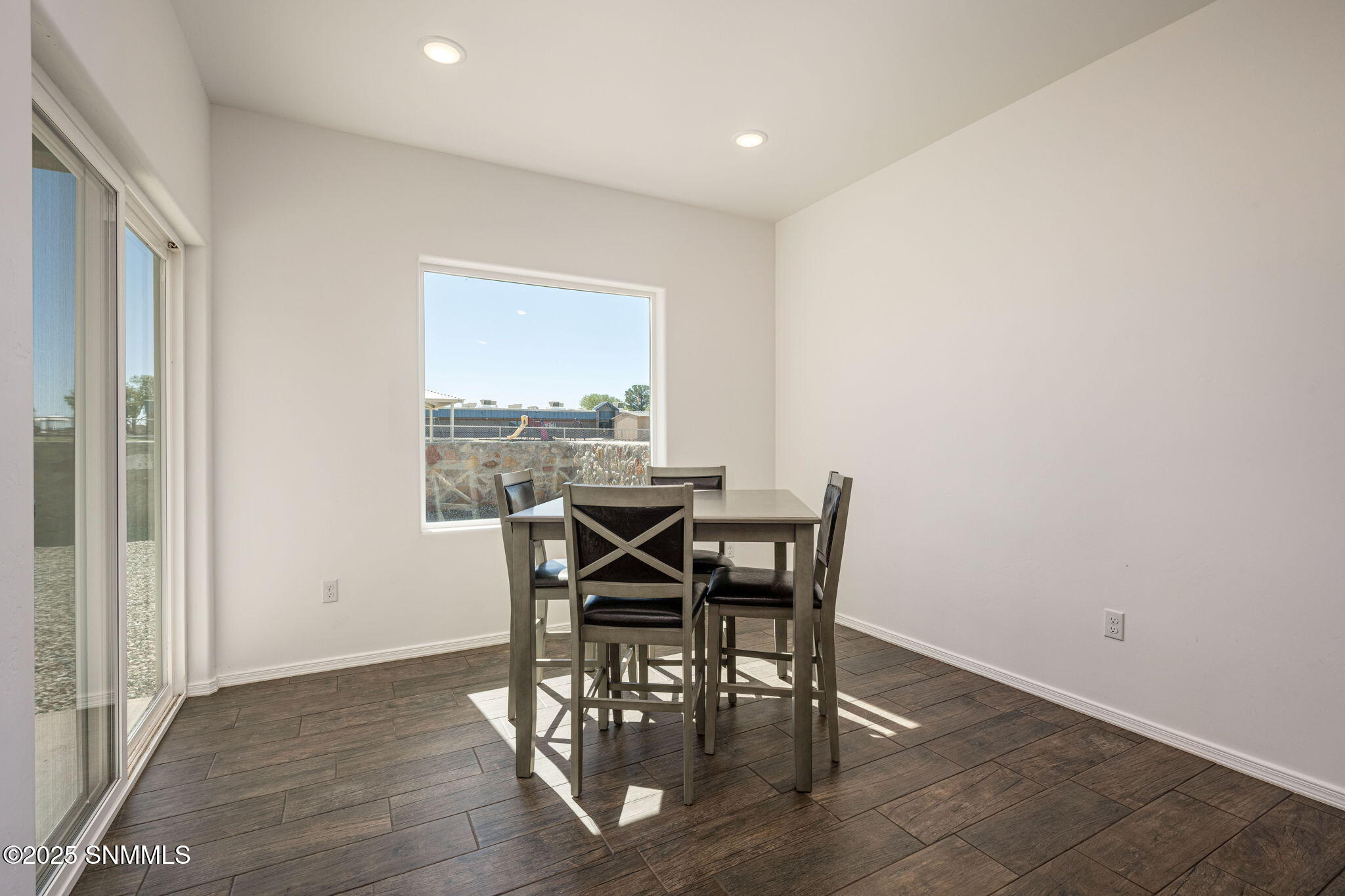 large-019a11b4-bae3-727c-8be6-d47a64b286