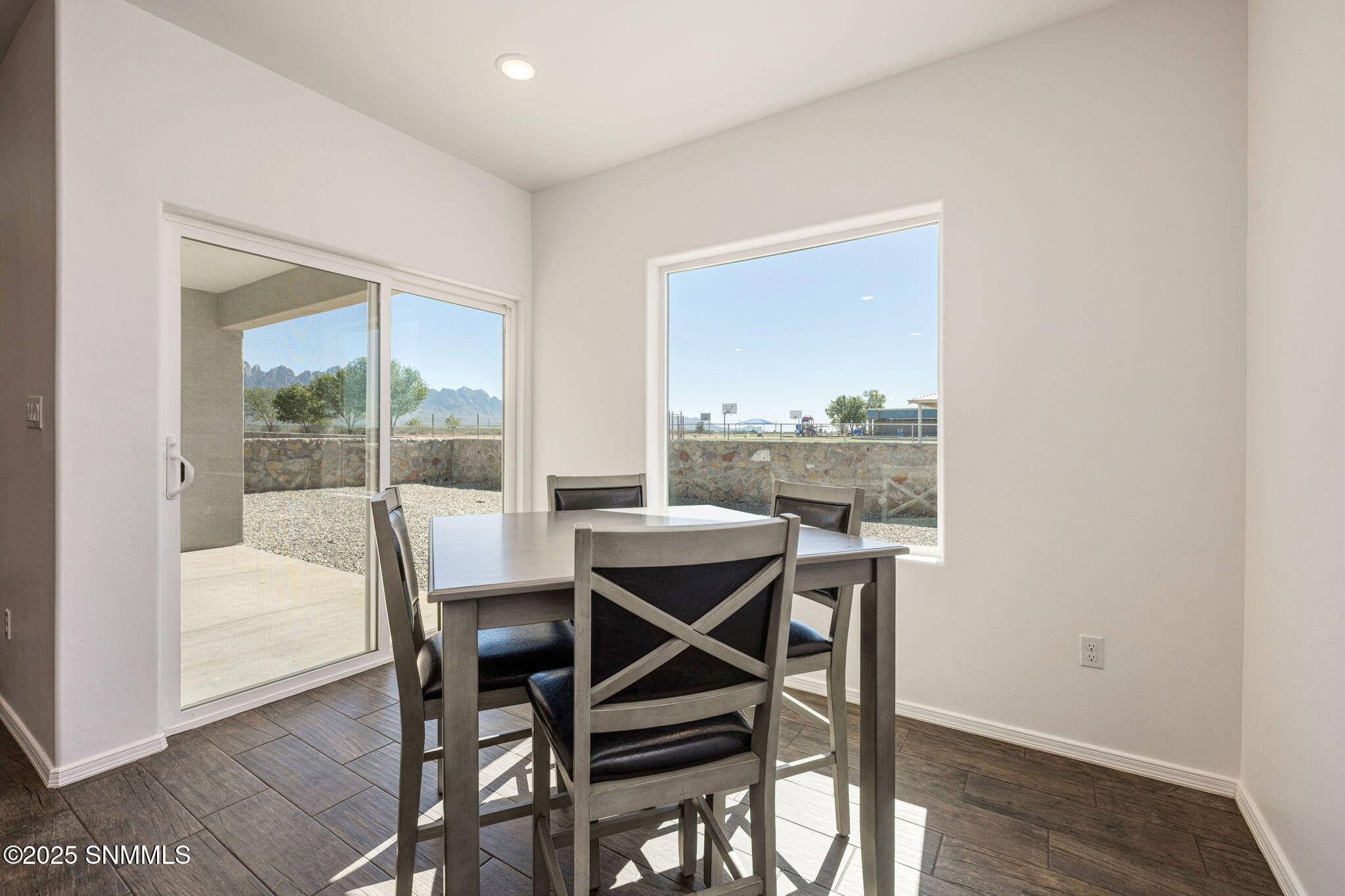 large-019a11b4-bb20-70b3-91c8-557df755ae