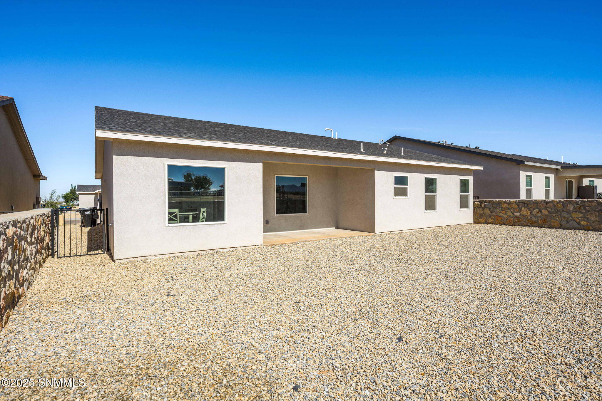 large-019a11b4-c23e-7399-afaa-a5cc7f4034