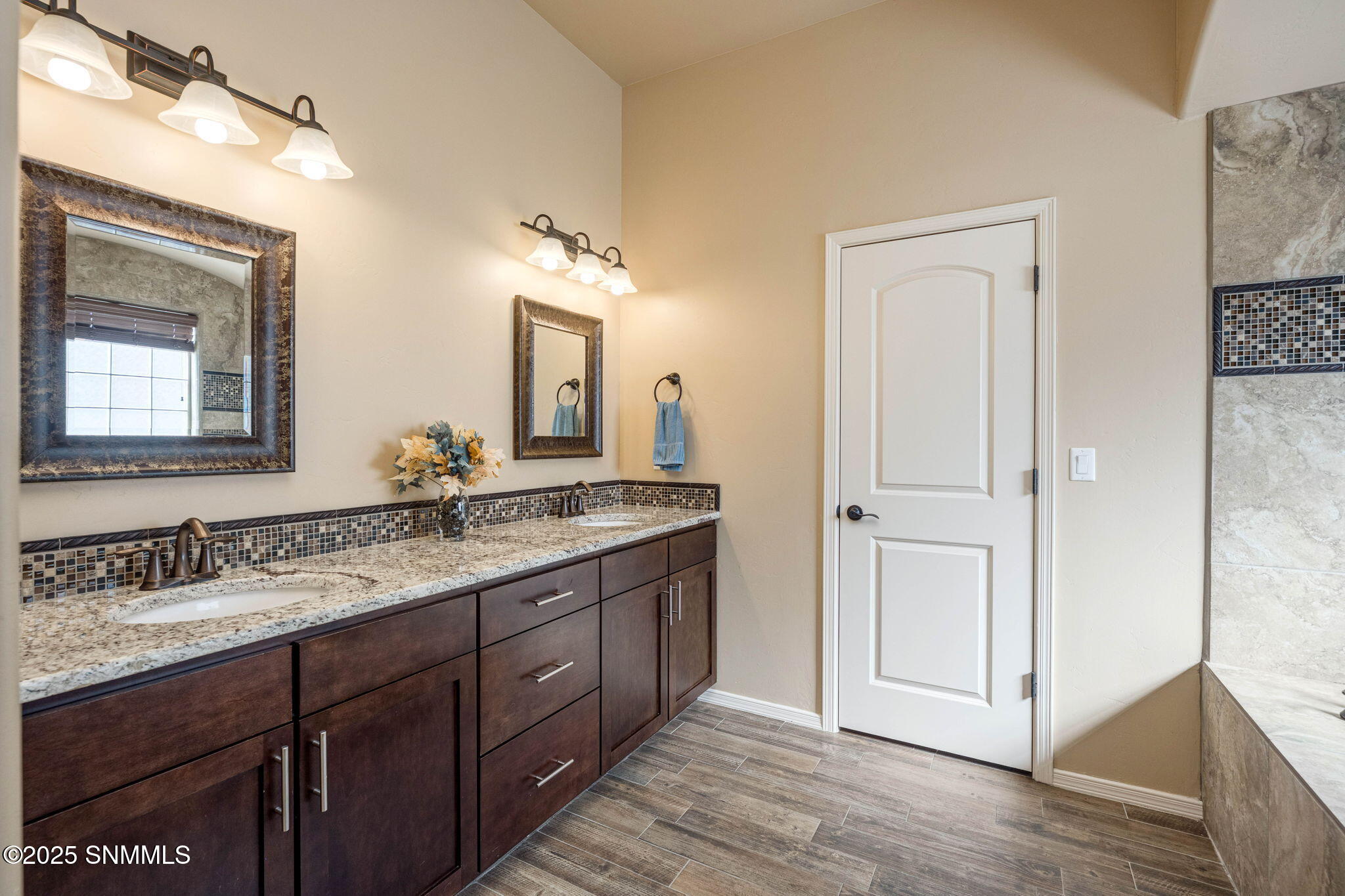 26-web-or-mls-Snappin Homes (Miramar4481