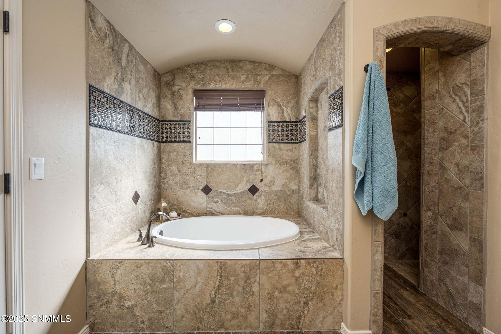 28-web-or-mls-Snappin Homes (Miramar4481