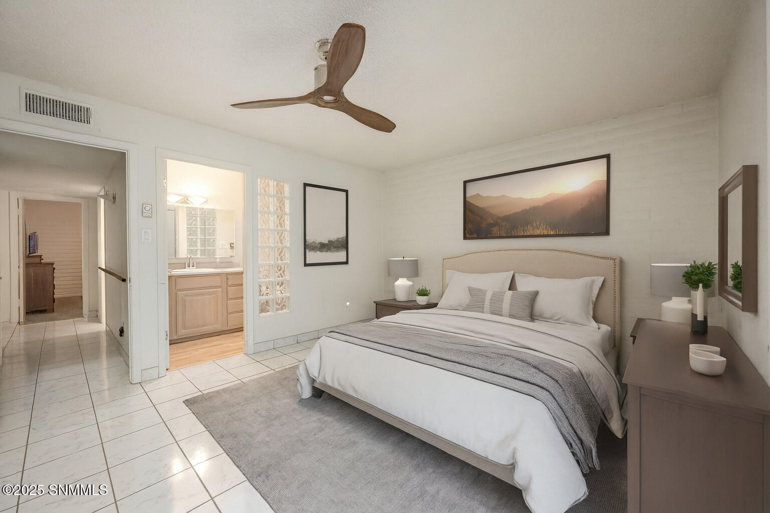Serene Contemporary Bedroom with Natural