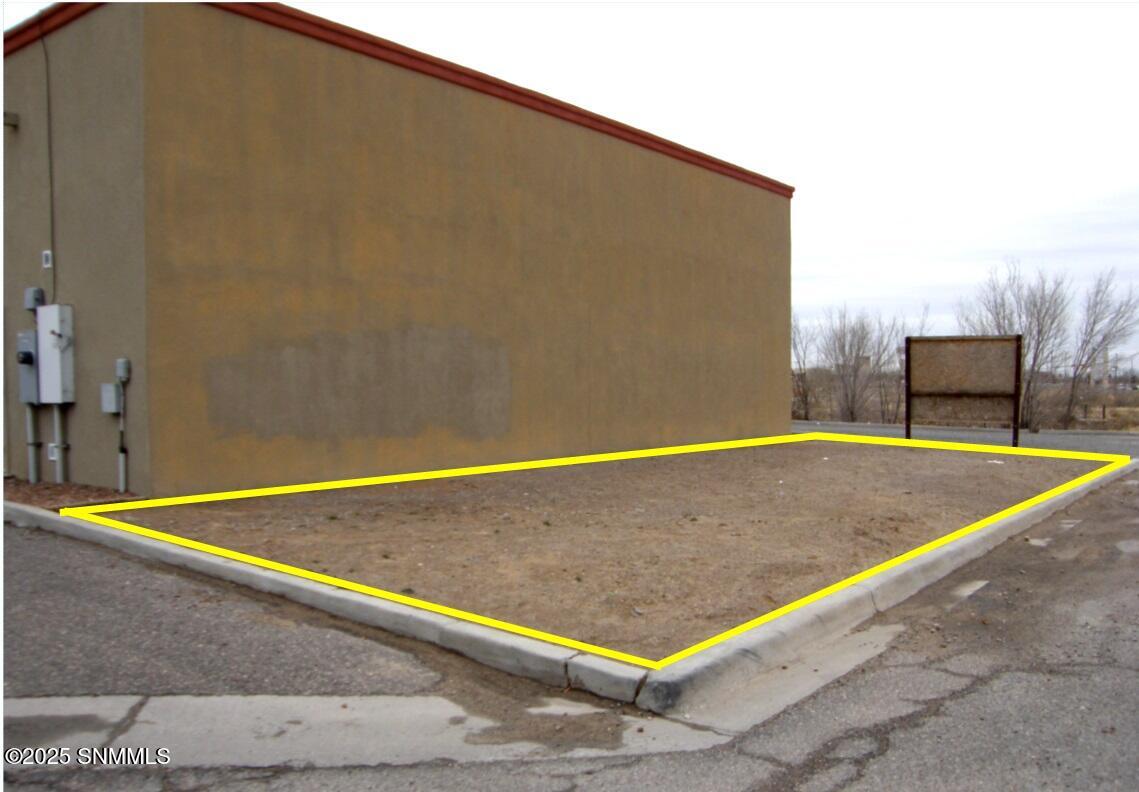 back  view outlined 1275 anthony drive