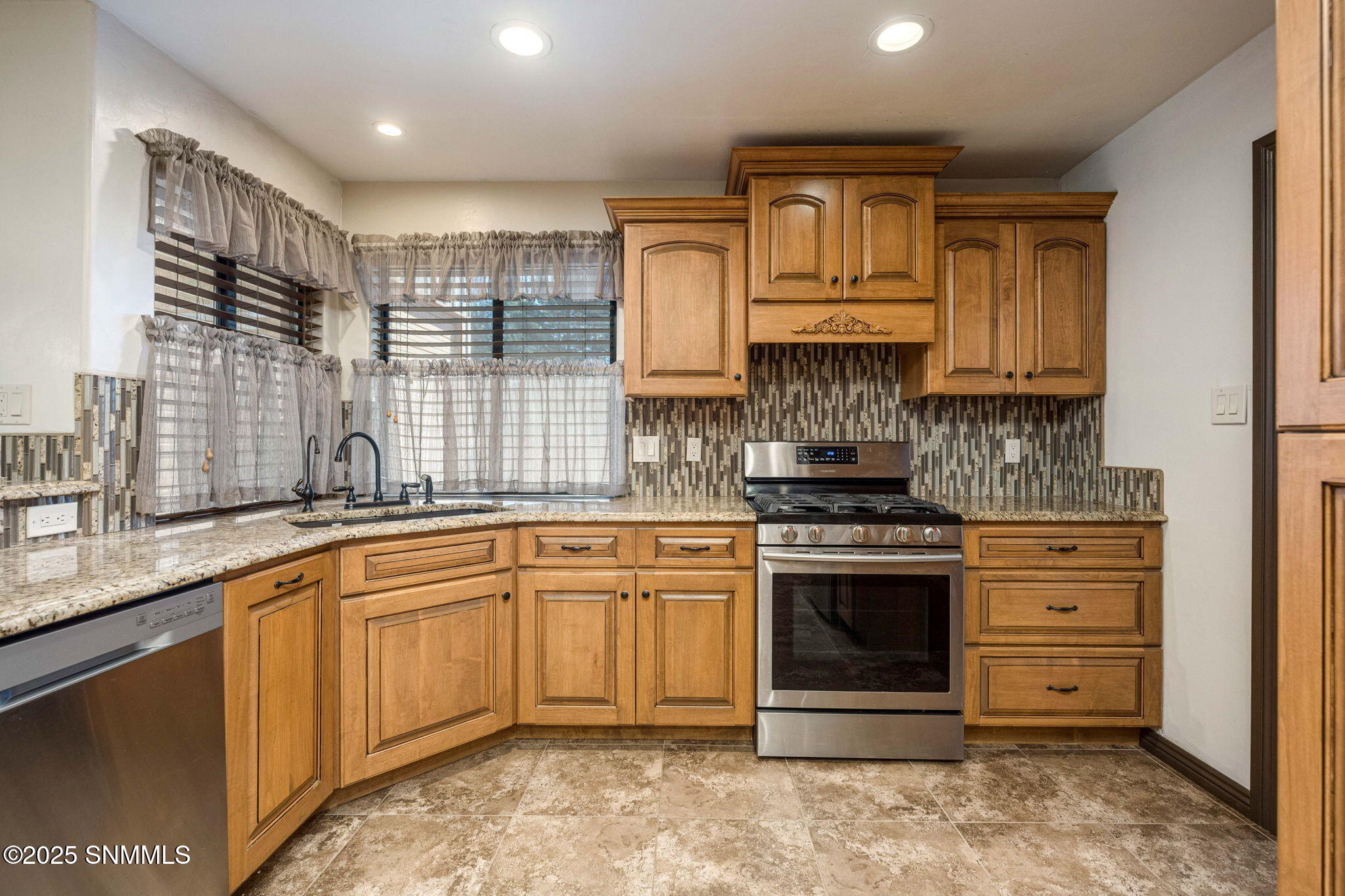 15-web-or-mls-Snappin Homes (Overlook446