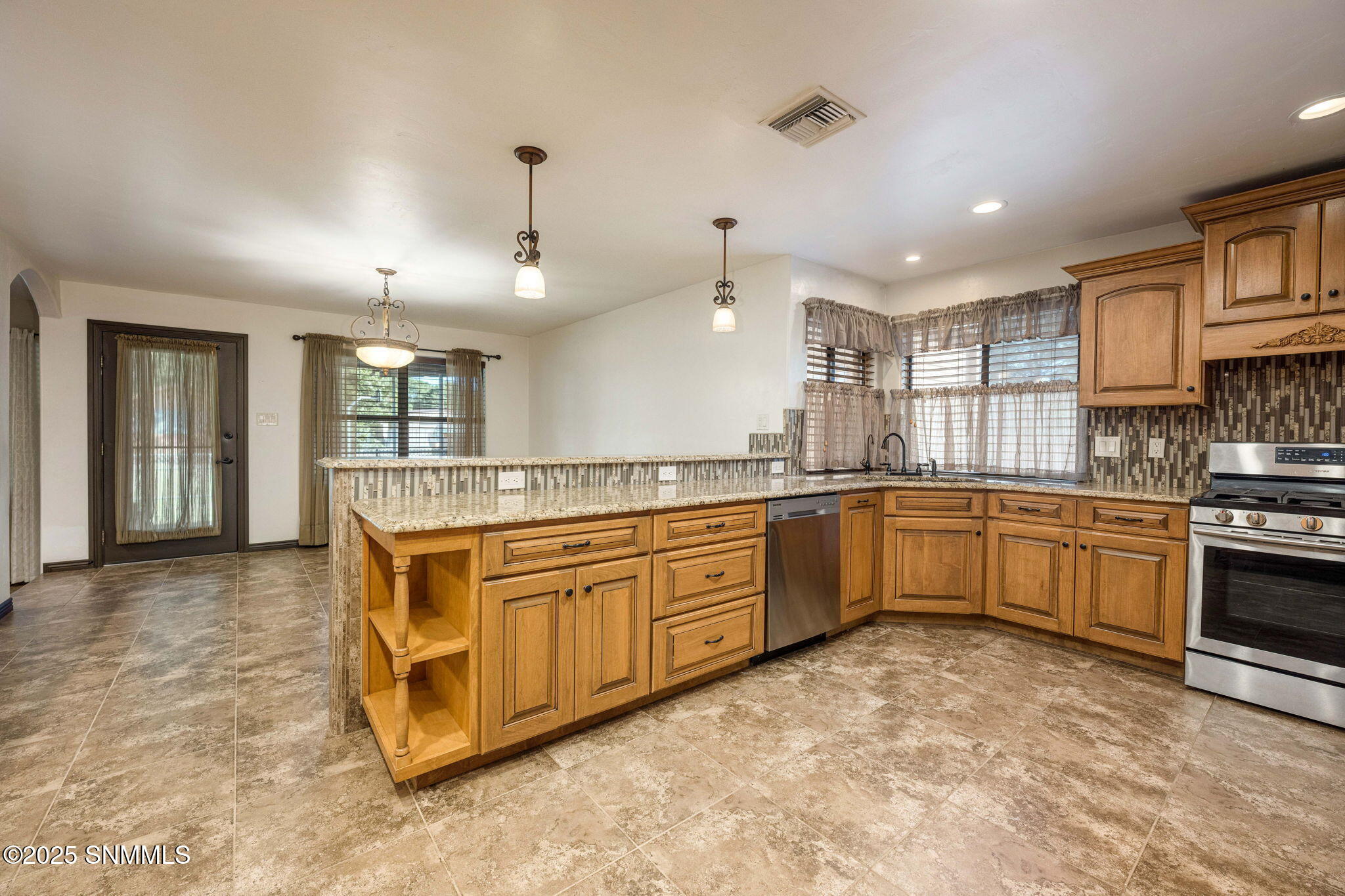 17-web-or-mls-Snappin Homes (Overlook446