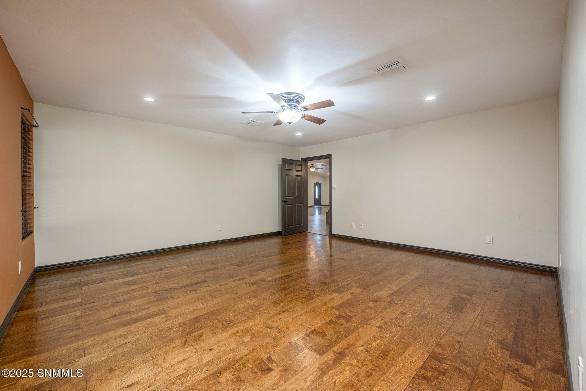 25-web-or-mls-Snappin Homes (Overlook446