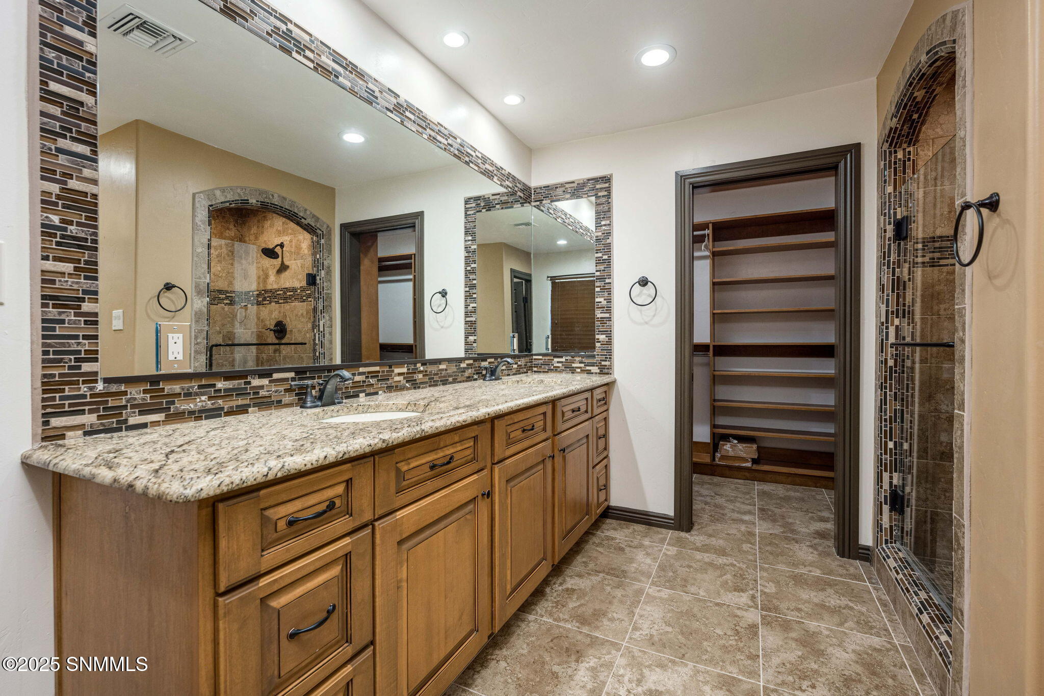 27-web-or-mls-Snappin Homes (Overlook446