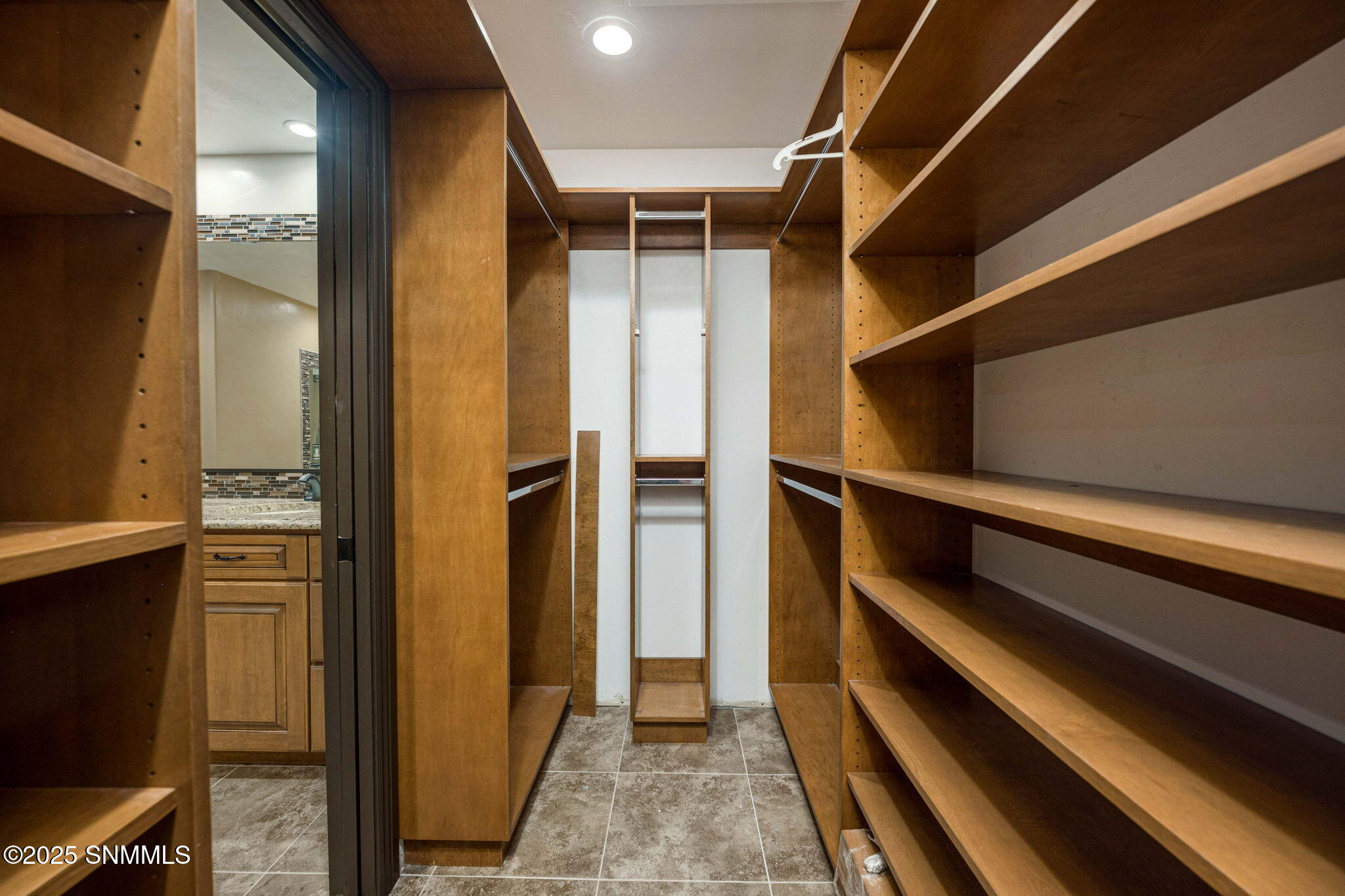 31-web-or-mls-Snappin Homes (Overlook446