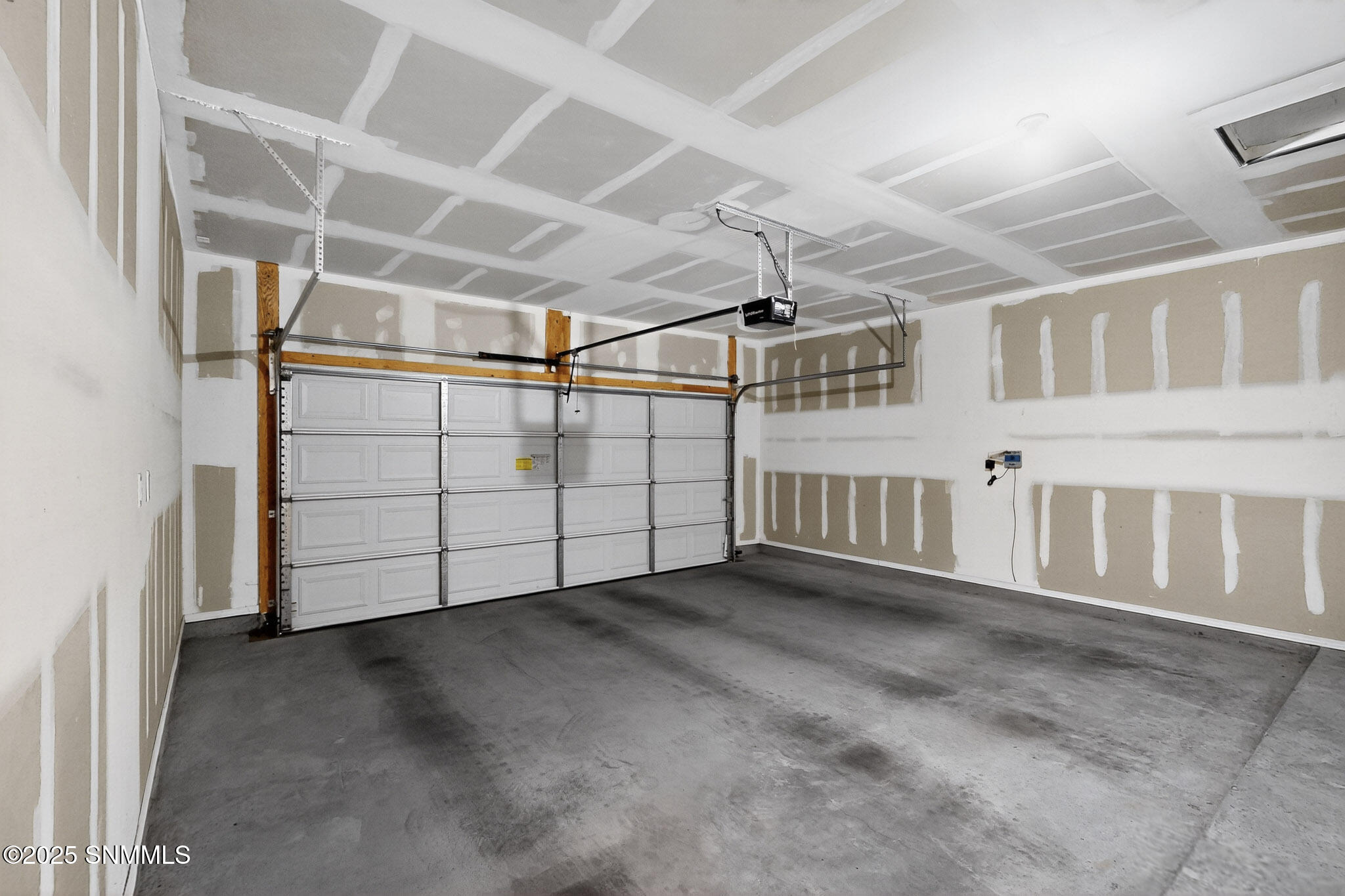 42-3D-Casas-7057-Silver-Spur-St-10302025