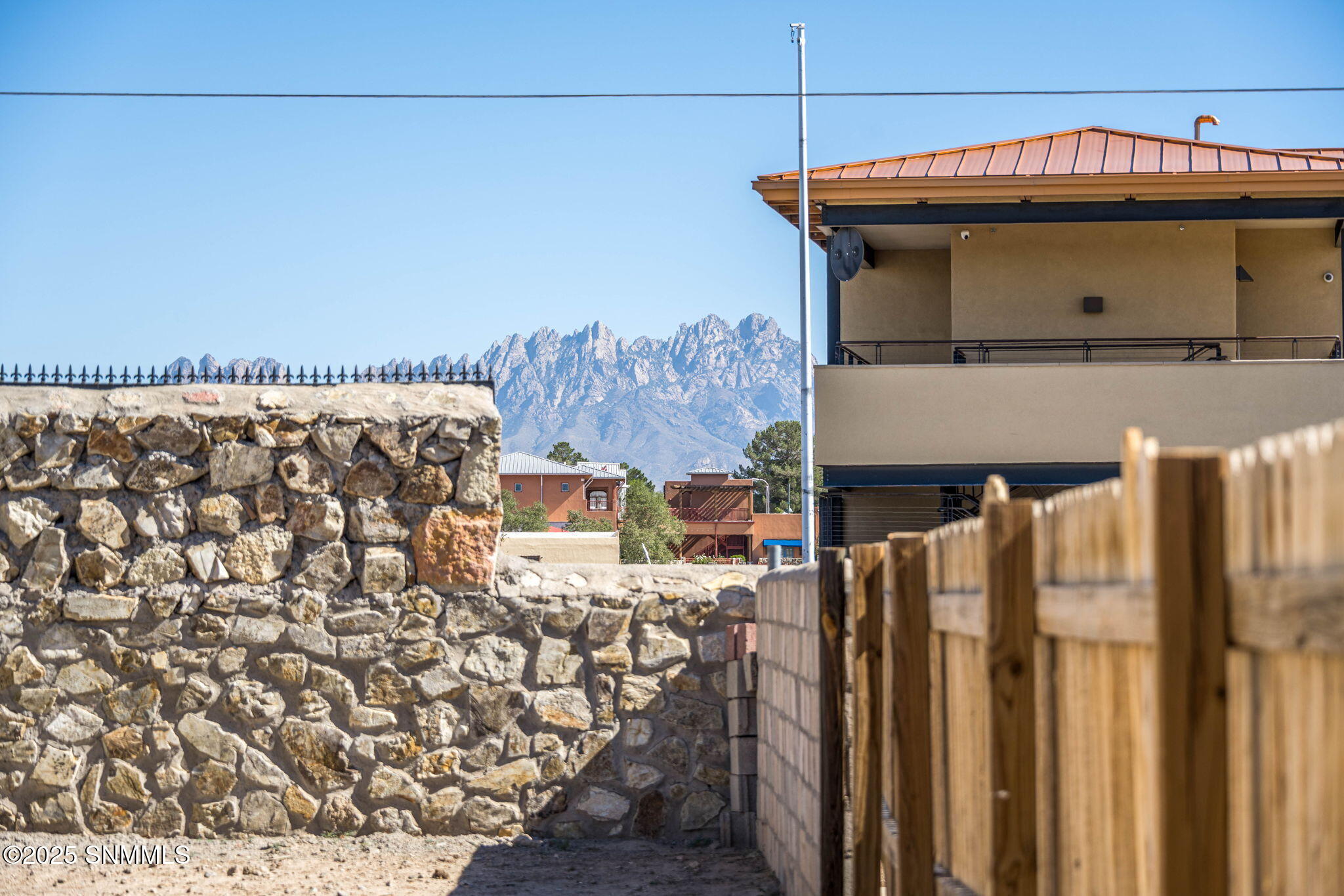 23-web-or-mls-Snappin Homes (Reymond309)