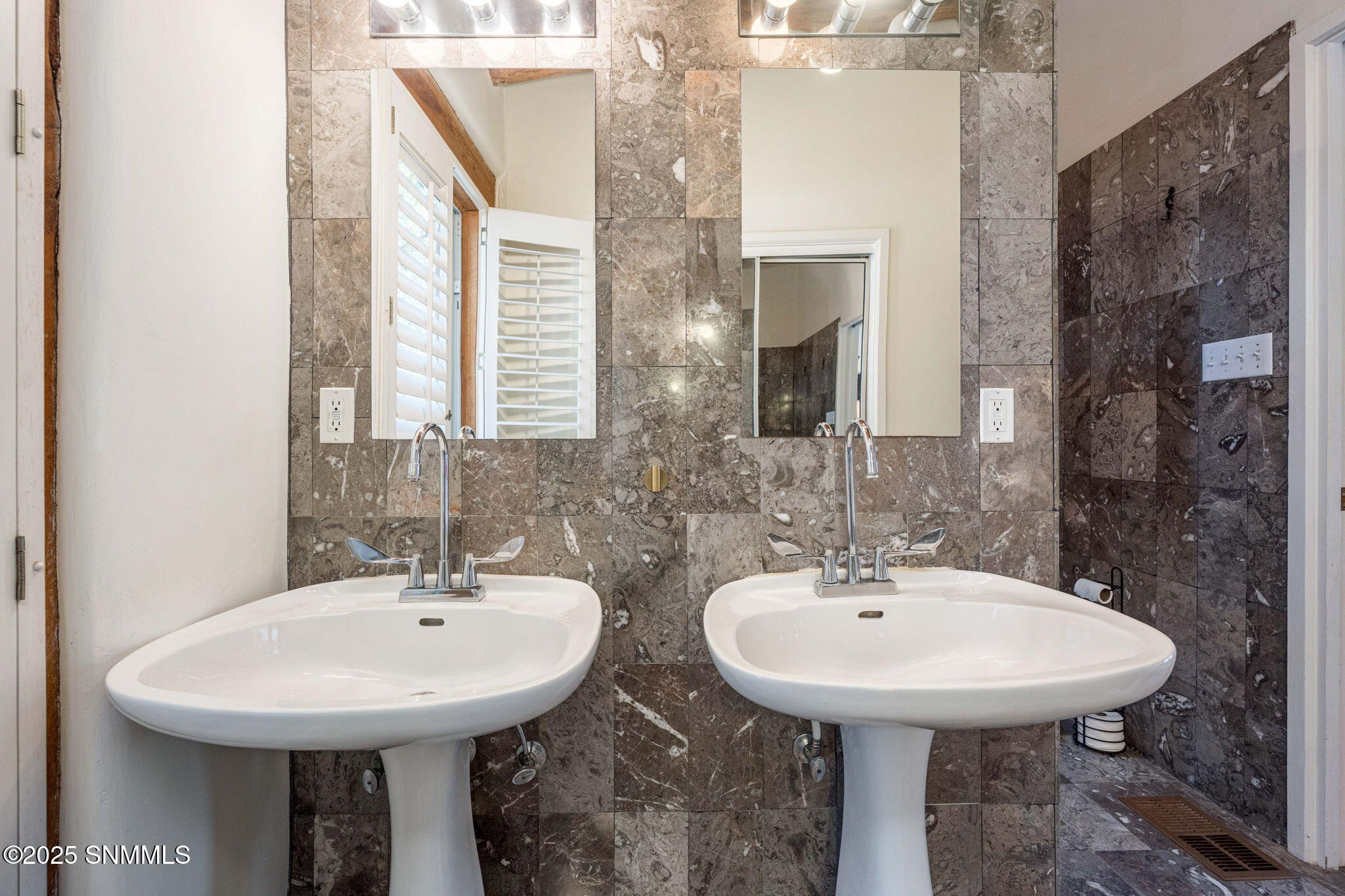 49-web-or-mls-Snappin Homes (Snow3044)-4