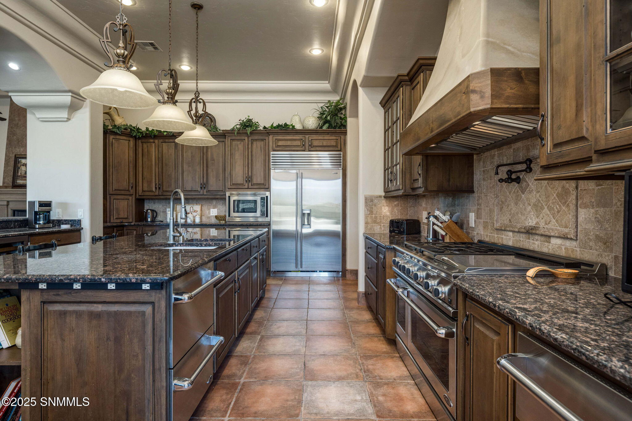 25-web-or-mls-Snappin Homes (LakeLucero7