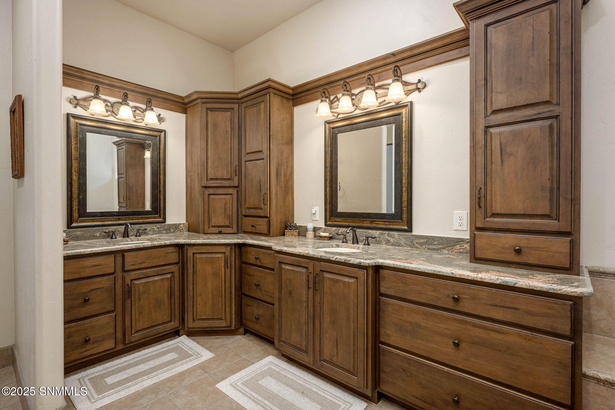 48-web-or-mls-Snappin Homes (LakeLucero7