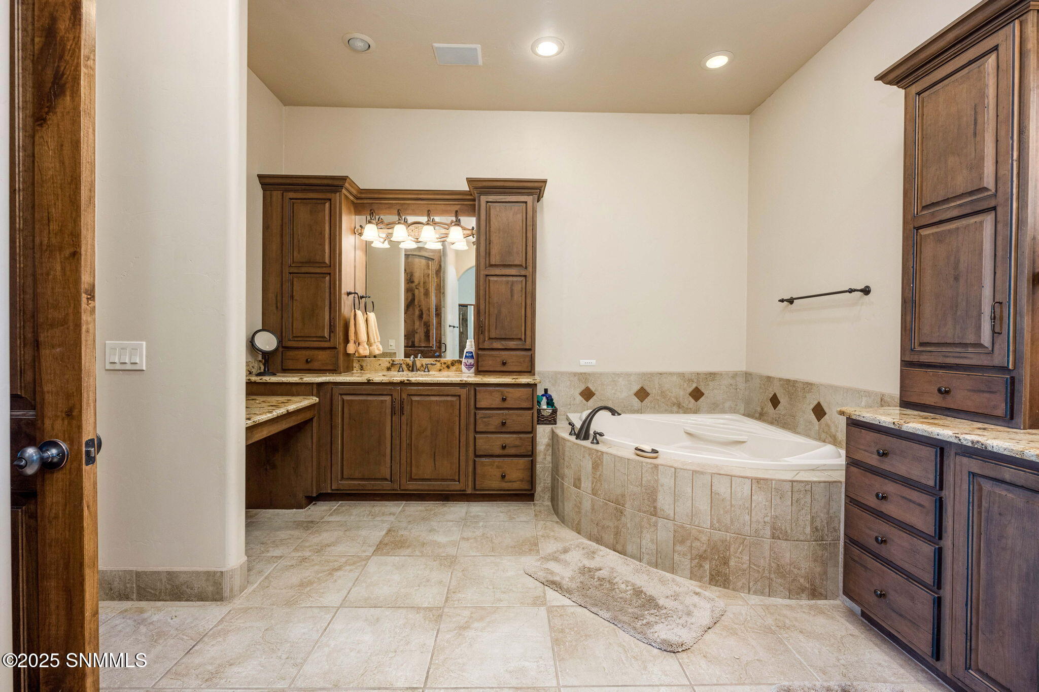 63-web-or-mls-Snappin Homes (LakeLucero7