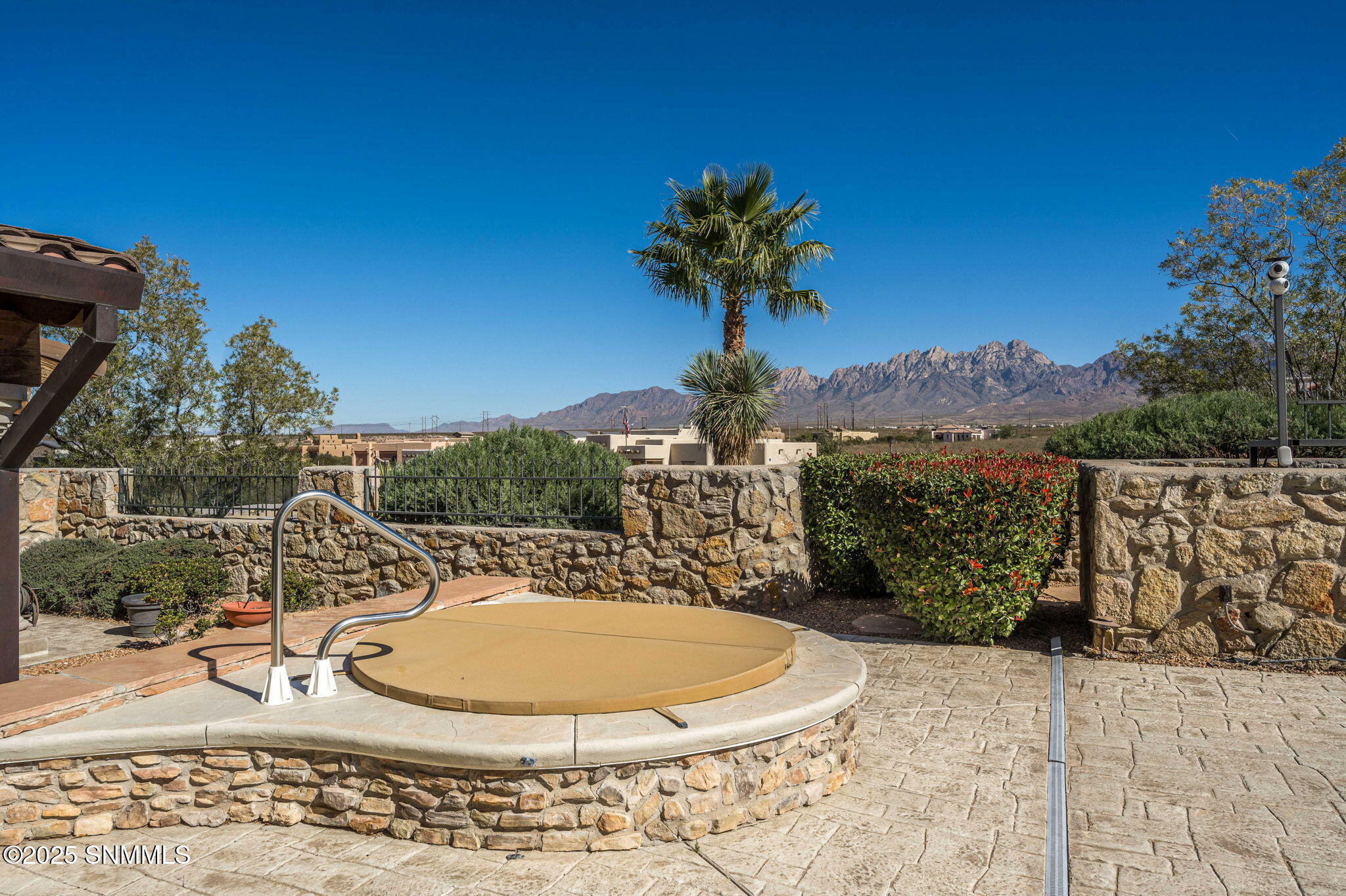 101-web-or-mls-Snappin Homes (LakeLucero