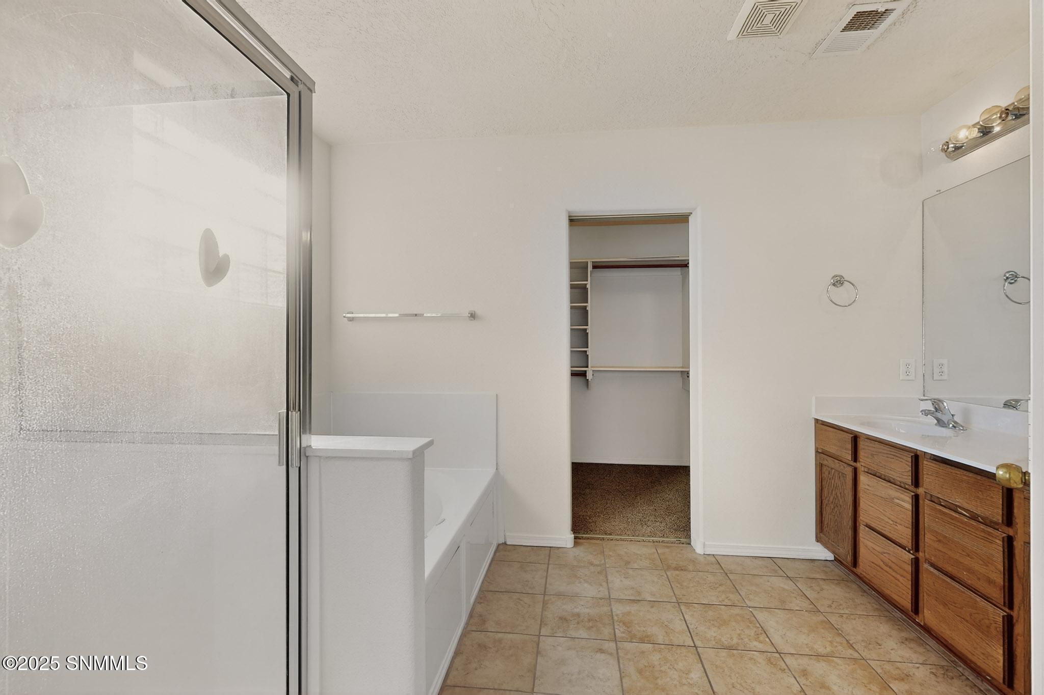 28-3D-Casas-2527-Candlewood-Cir-11132025