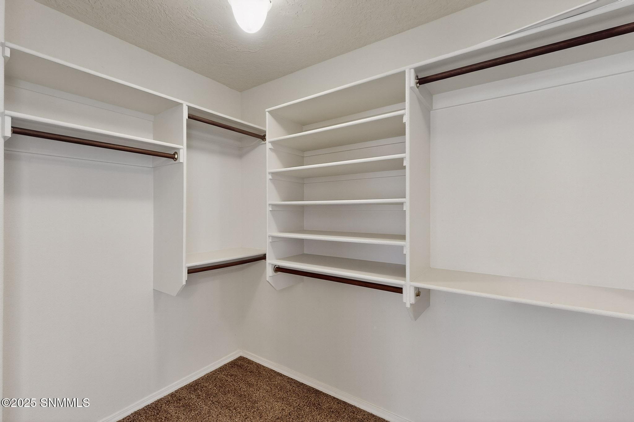 40-3D-Casas-2527-Candlewood-Cir-11132025