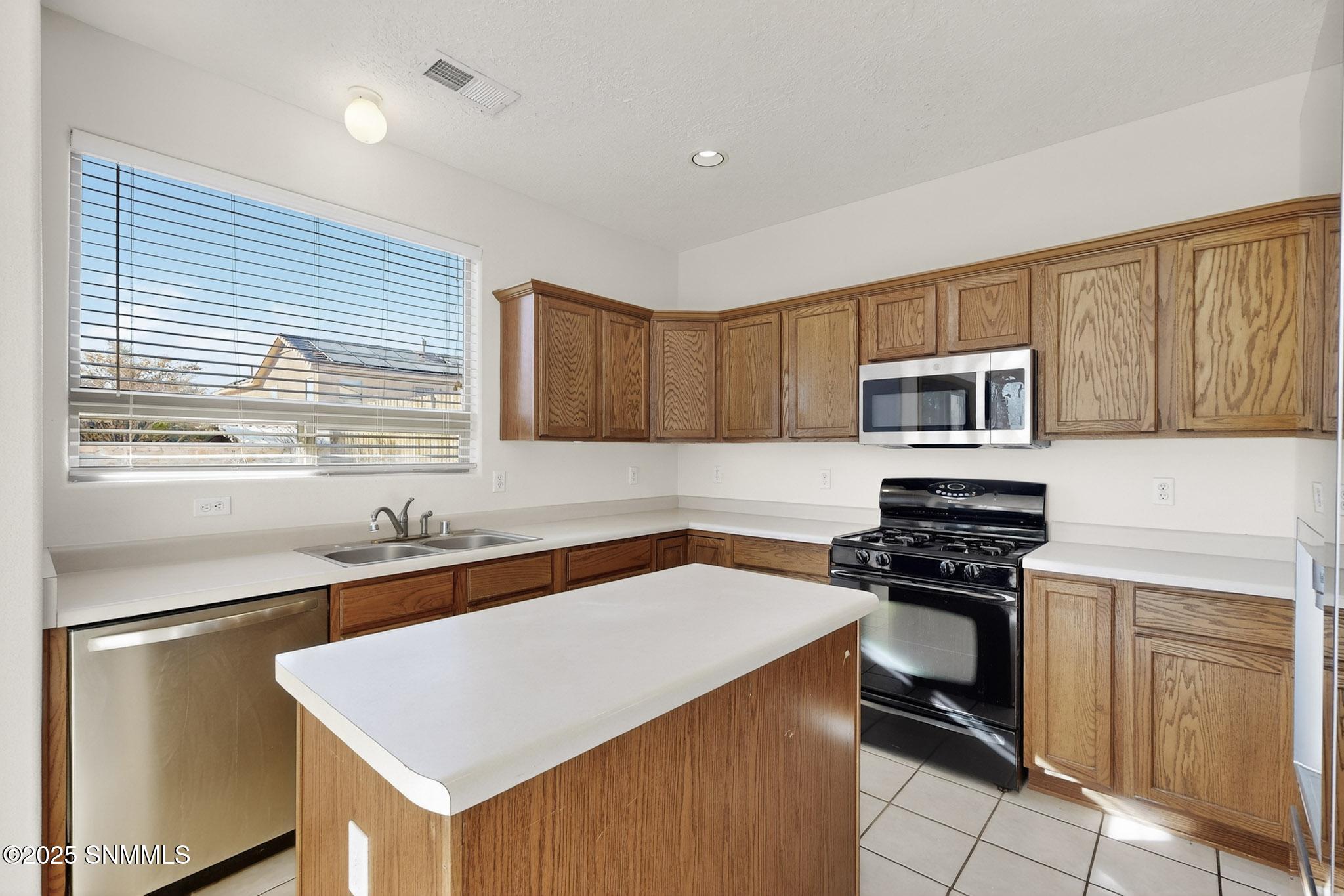 15-3D-Casas-2527-Candlewood-Cir-11132025