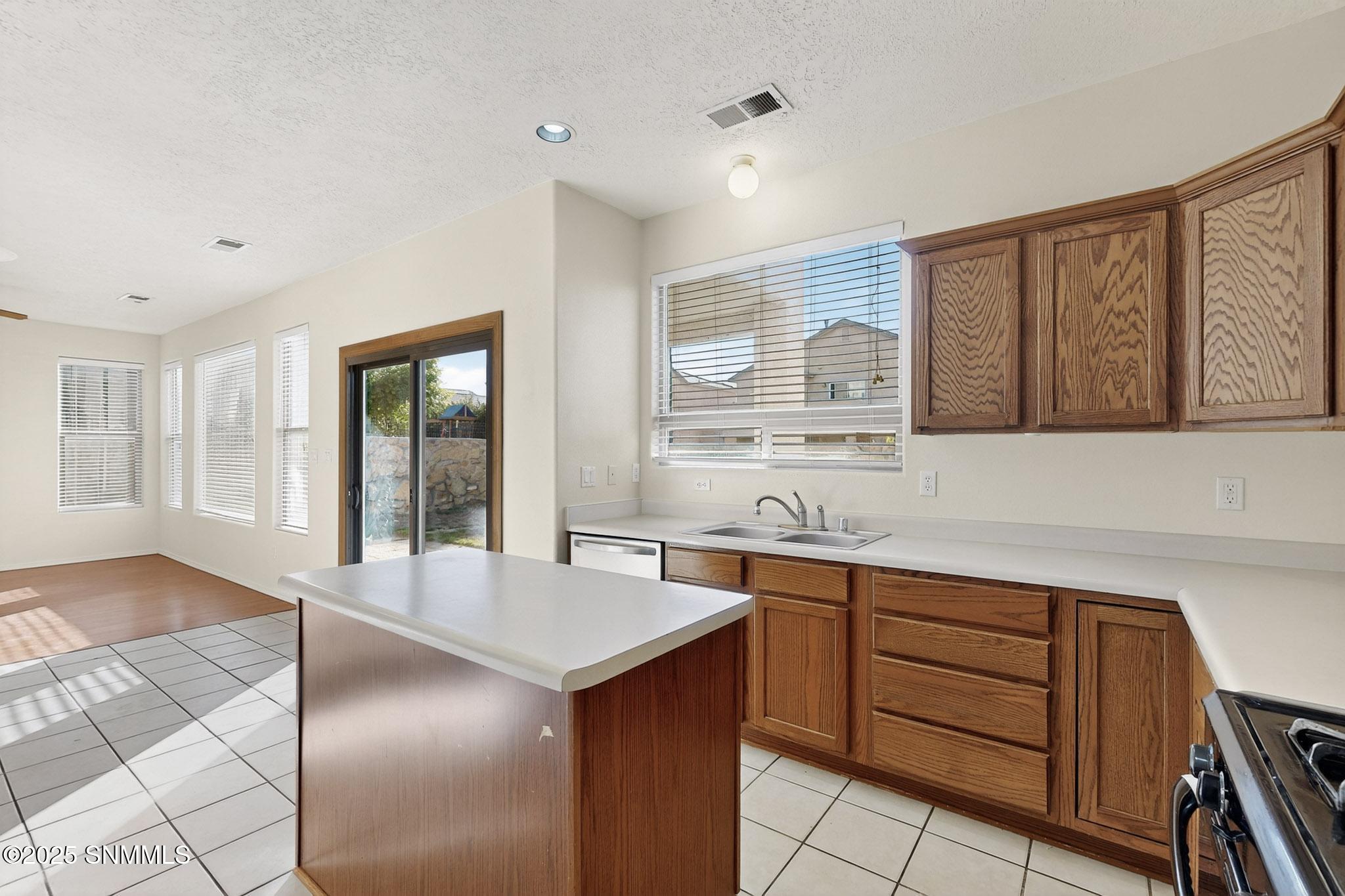 16-3D-Casas-2527-Candlewood-Cir-11132025