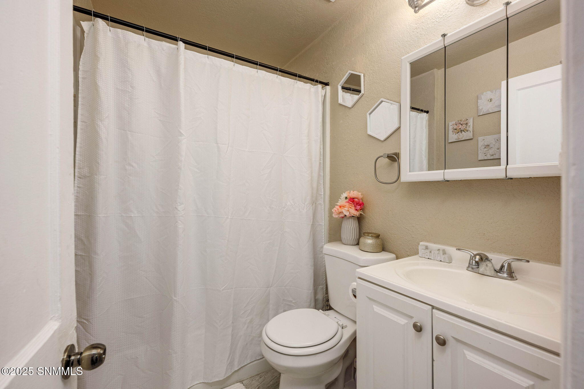 506 E May bathroom 2