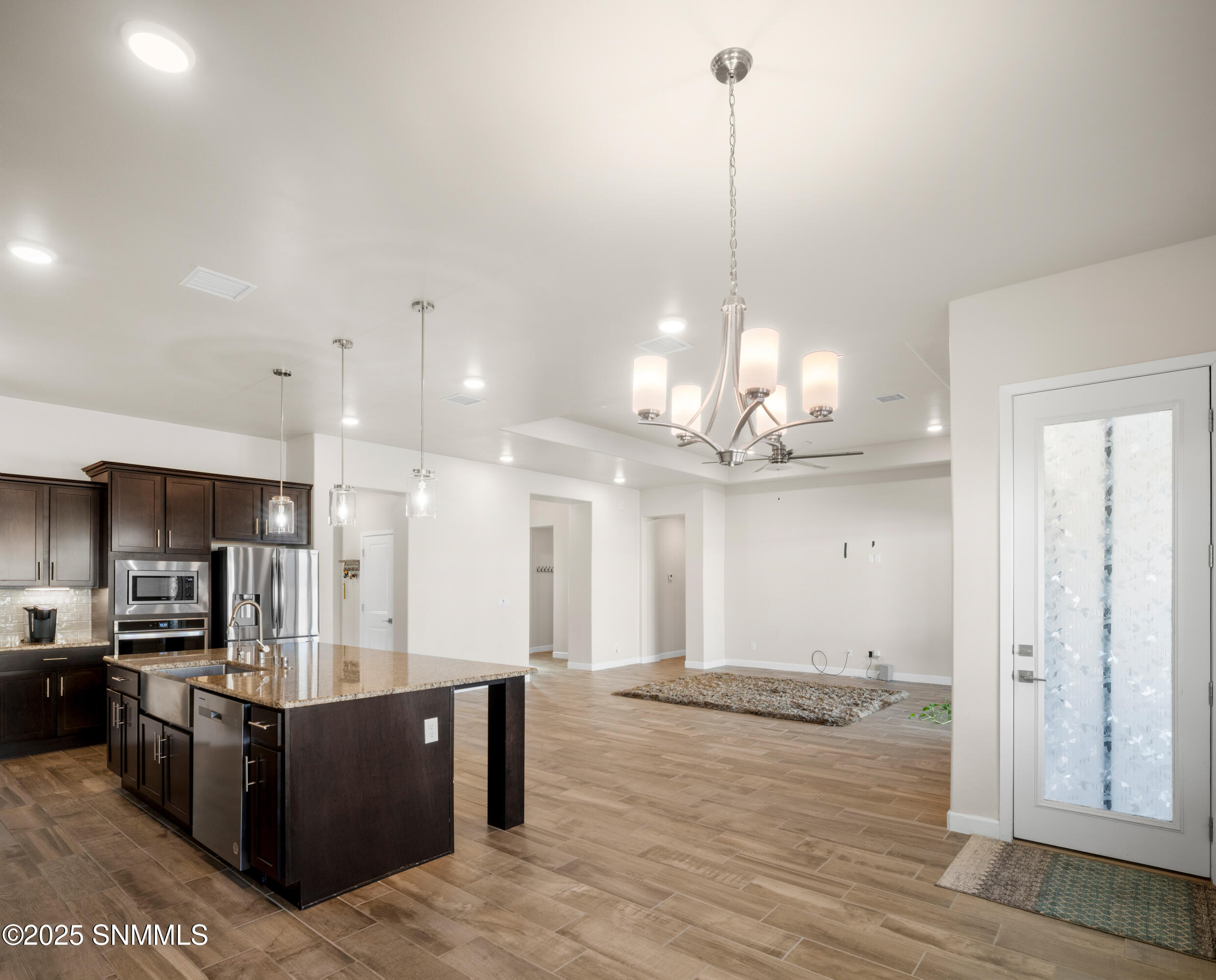 380-Leghorn-MLS-Camera-Guy-16