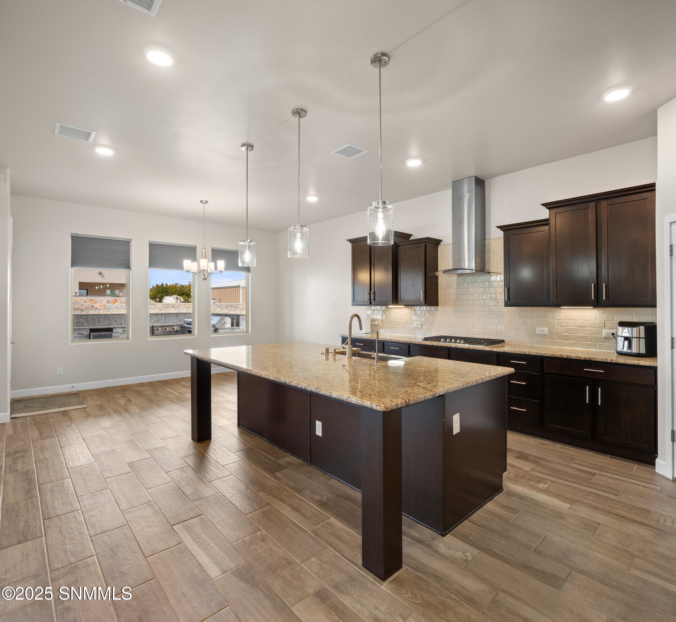 380-Leghorn-MLS-Camera-Guy-11