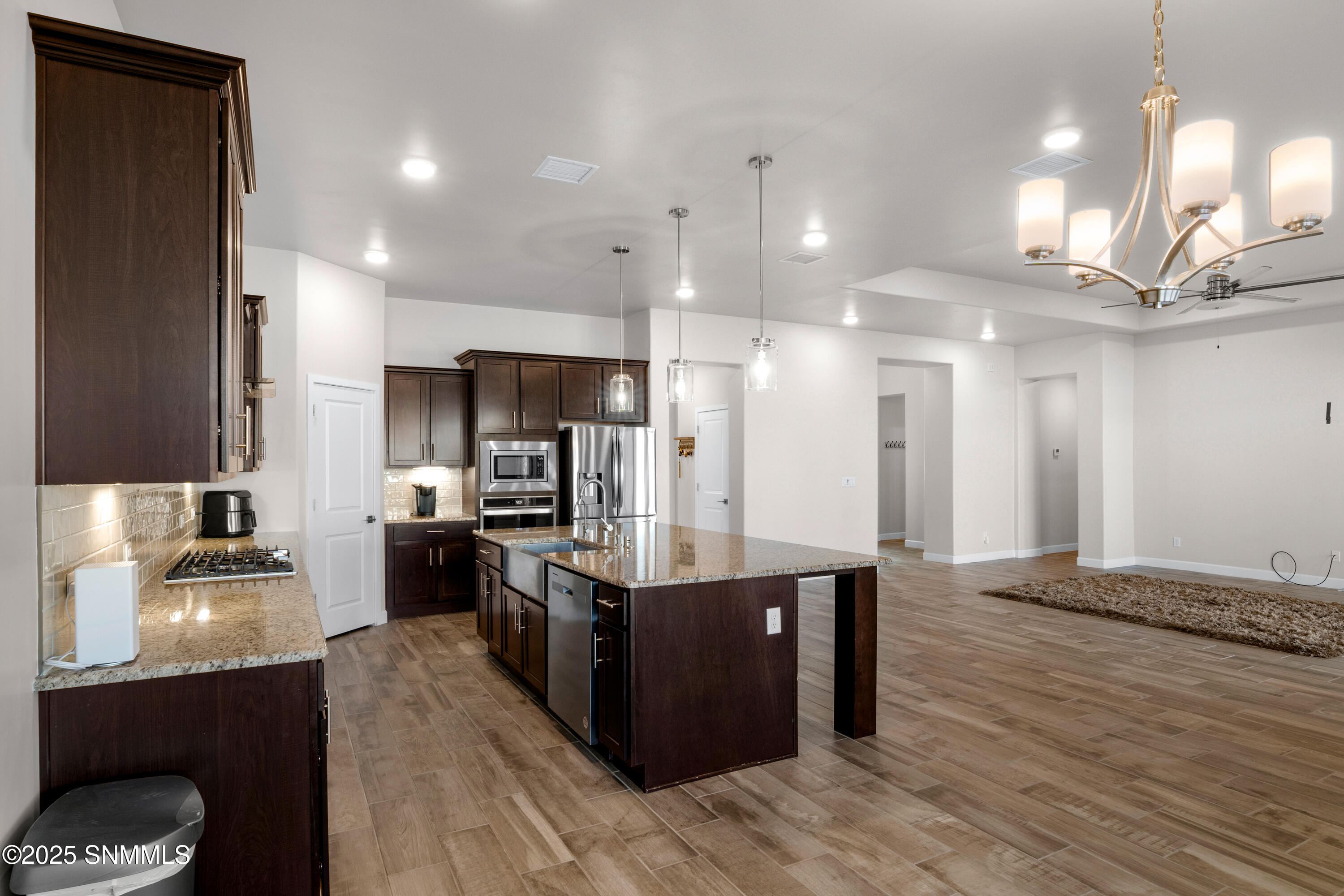 380-Leghorn-MLS-Camera-Guy-15