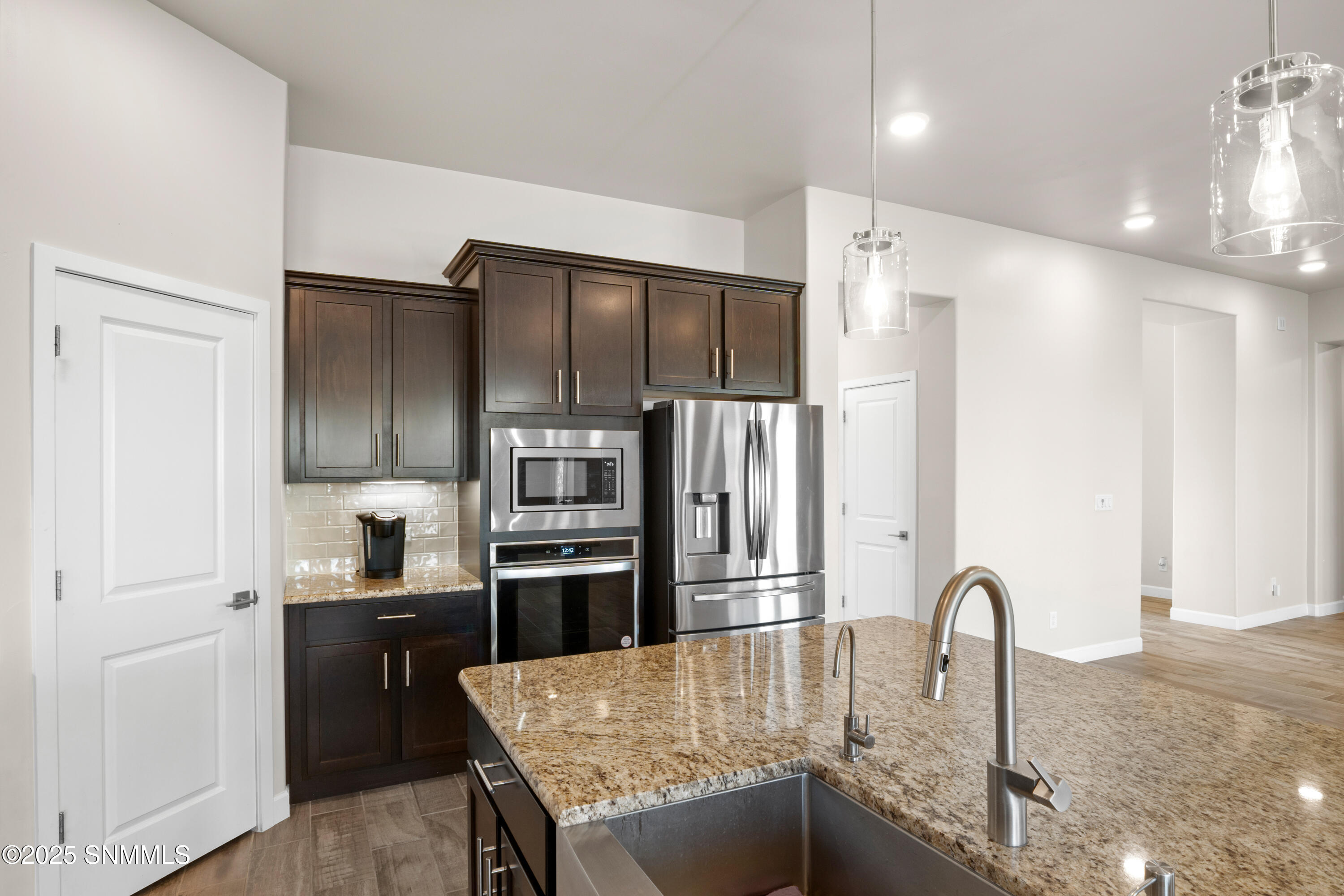 380-Leghorn-MLS-Camera-Guy-20