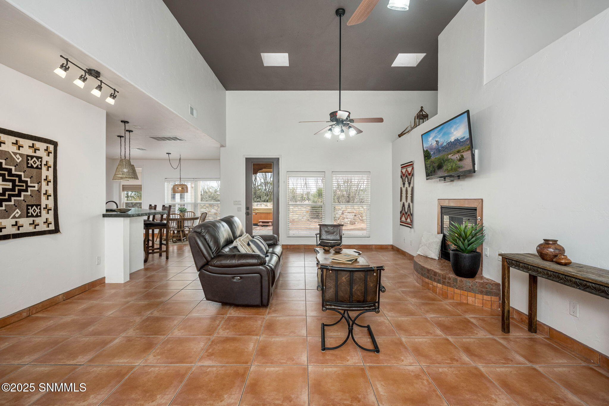 7-web-or-mls-Snappin Homes (SilkOak8801)