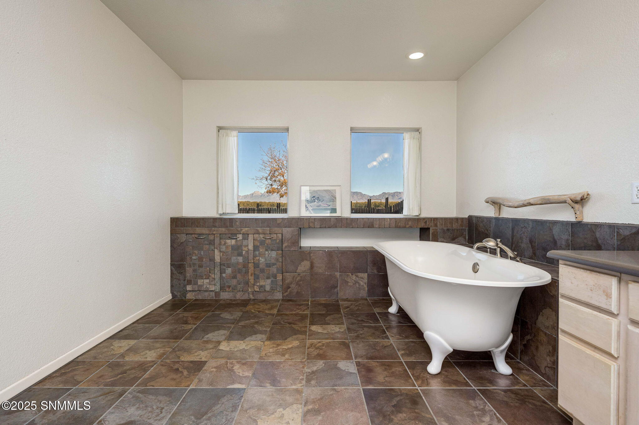 26-web-or-mls-Snappin Homes (Hwy28_6535)