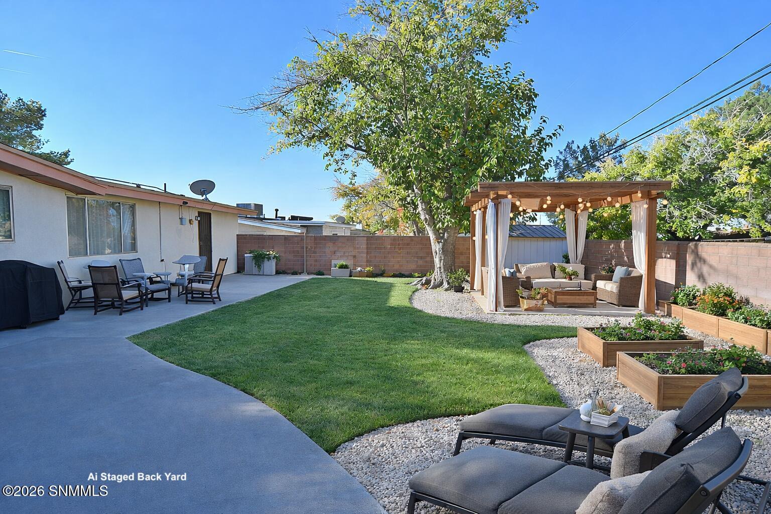 aiStagedBackYard_claudeDove_wText