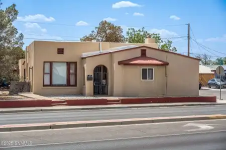 1145 Main Street, Las Cruces, New Mexico 88005, ,Residential Income,For Sale,Main,2501919