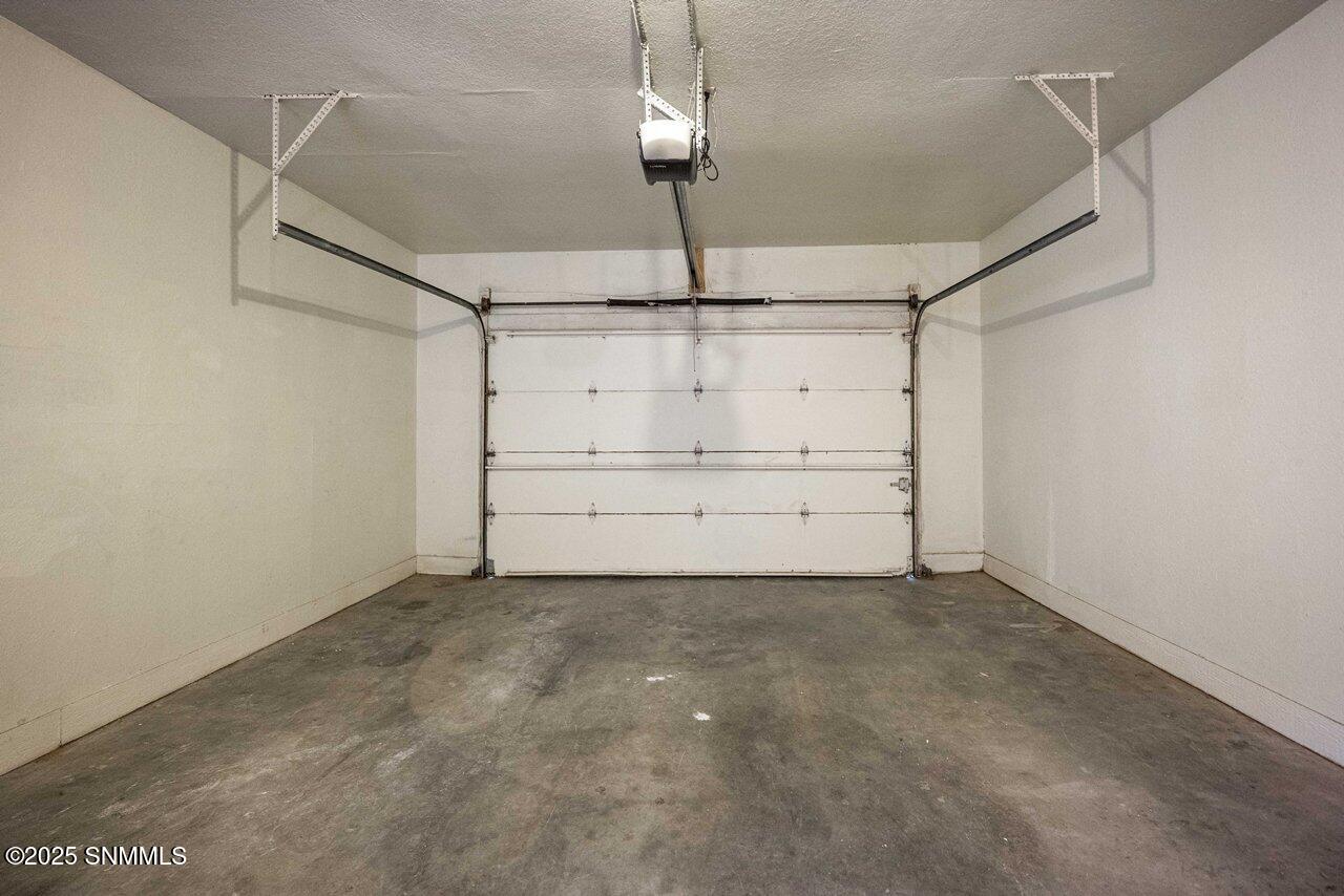 24-Garage-1504 Andrews Dr - 28