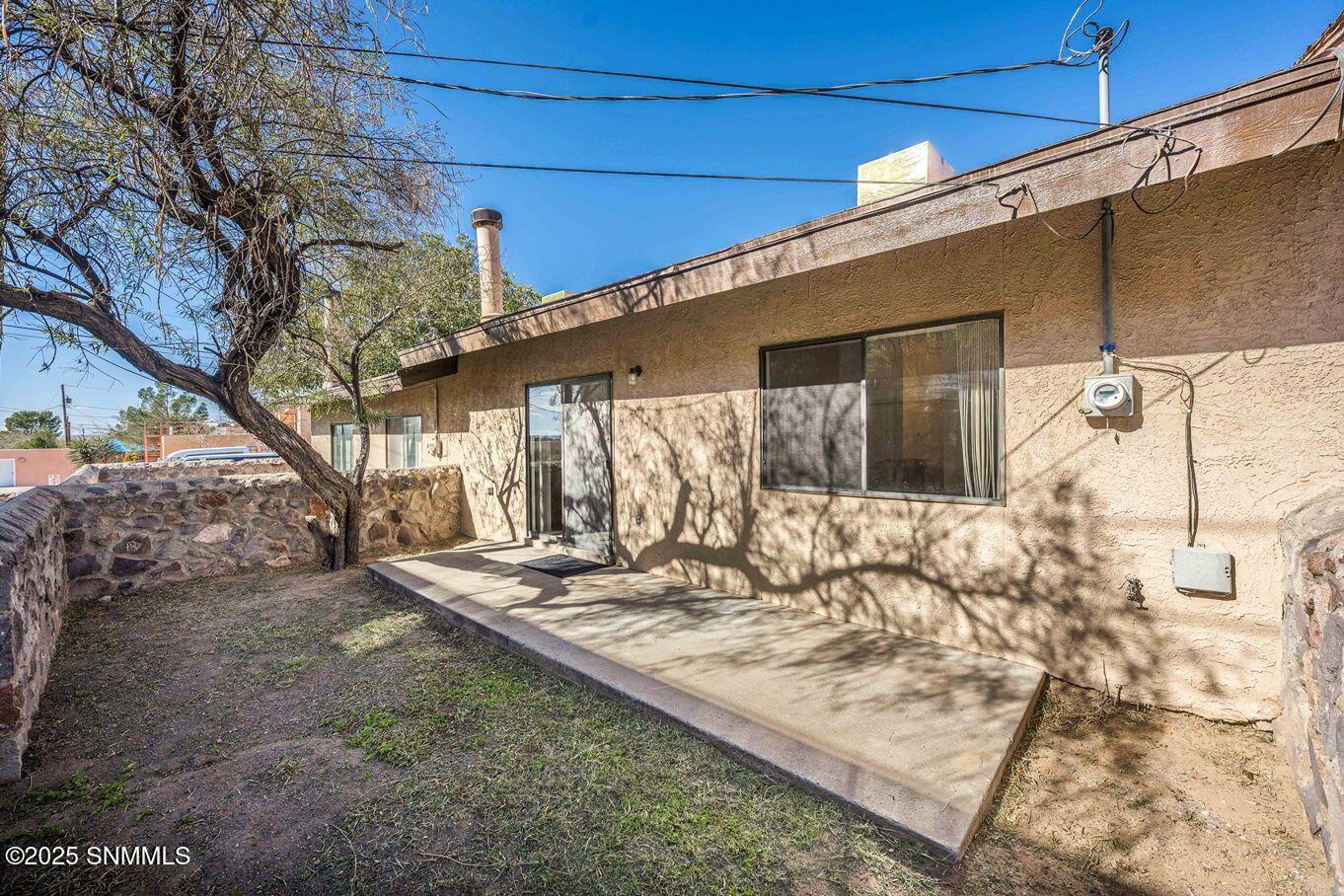 25-Rear-1504 Andrews Dr - 32