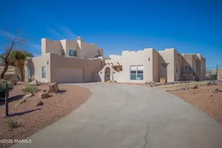 2817 Diamond Springs Drive, Las Cruces, New Mexico 88011, 4 Bedrooms Bedrooms, ,3.5 BathroomsBathrooms,Residential,For Sale,Diamond Springs,2503777