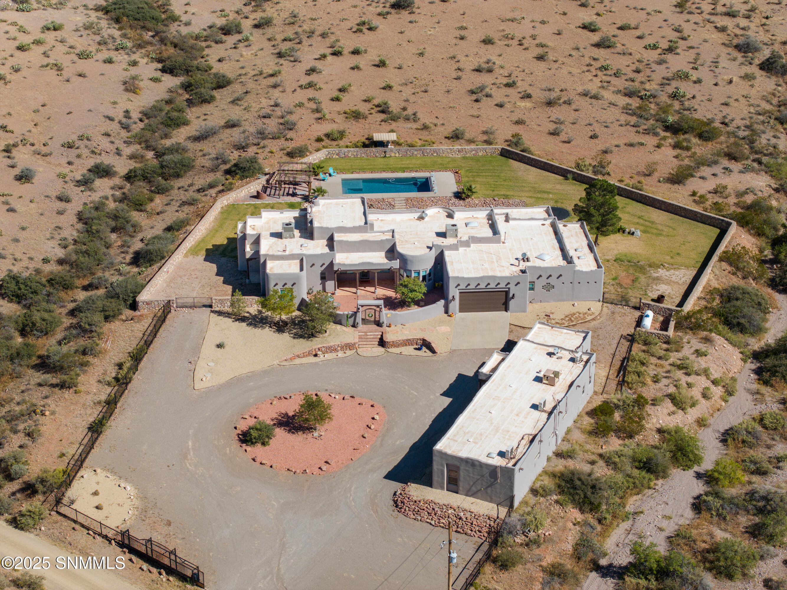 5041-Silver-King-MLS-Camera-Guy-92