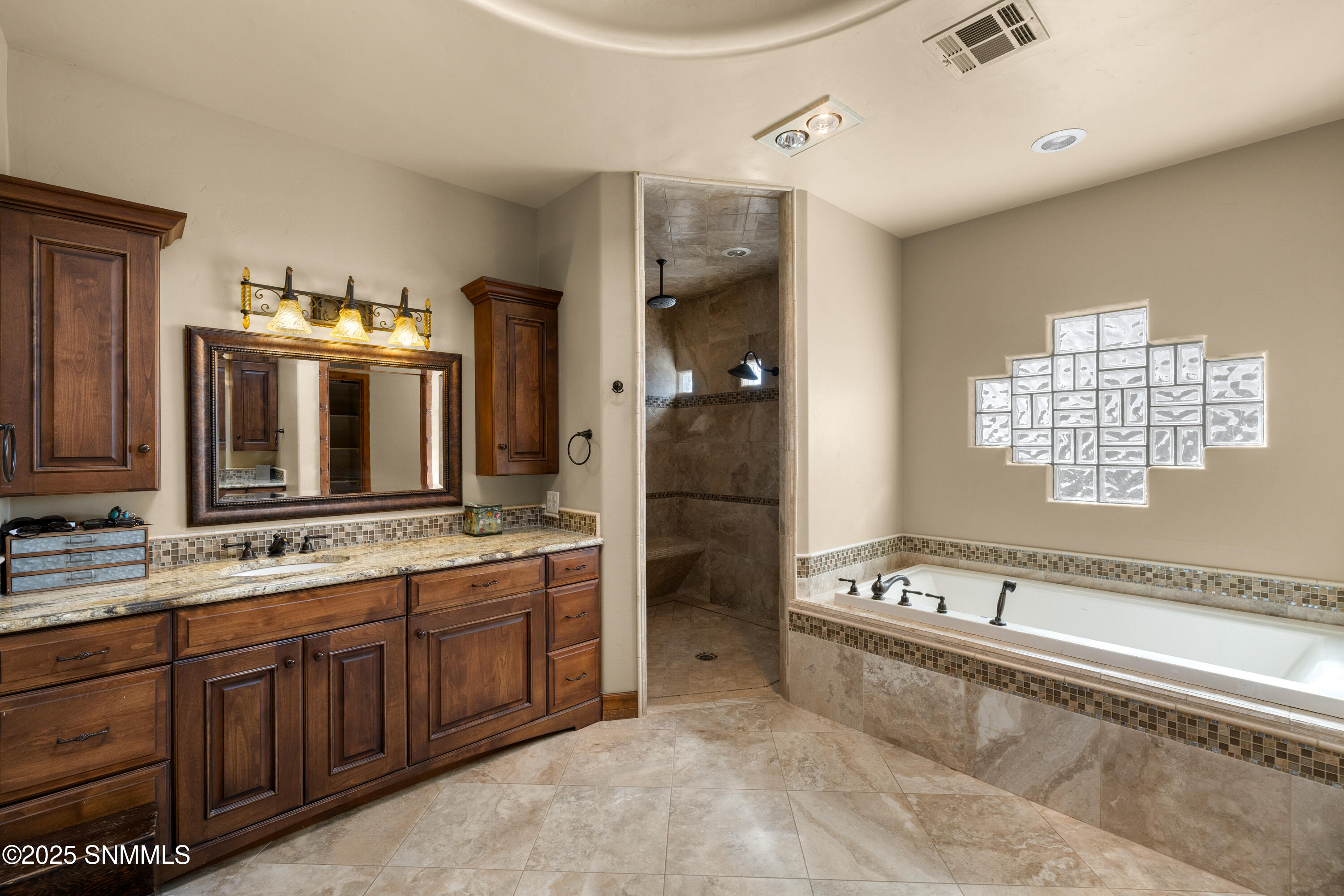 5041-Silver-King-MLS-Camera-Guy-43