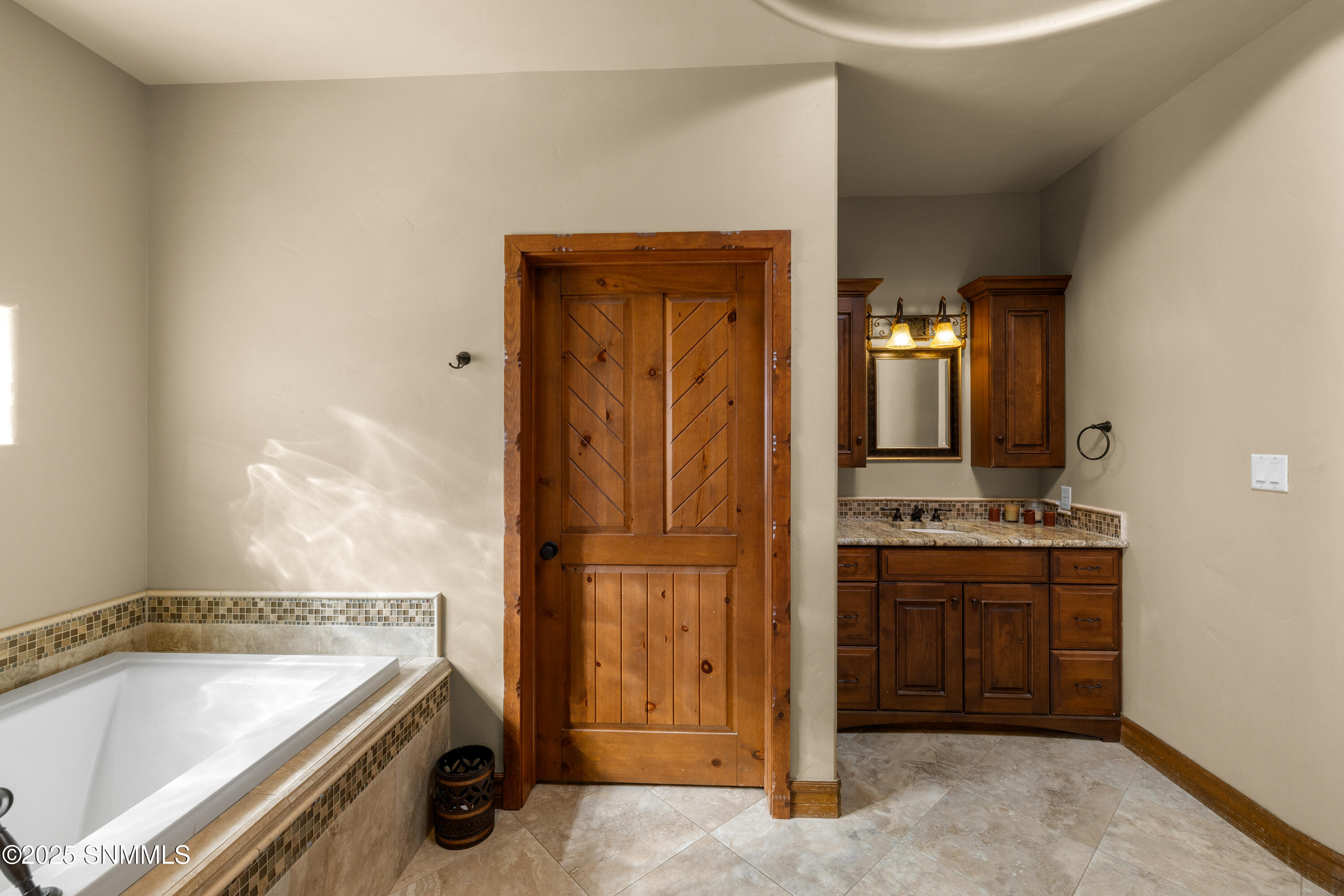 5041-Silver-King-MLS-Camera-Guy-44