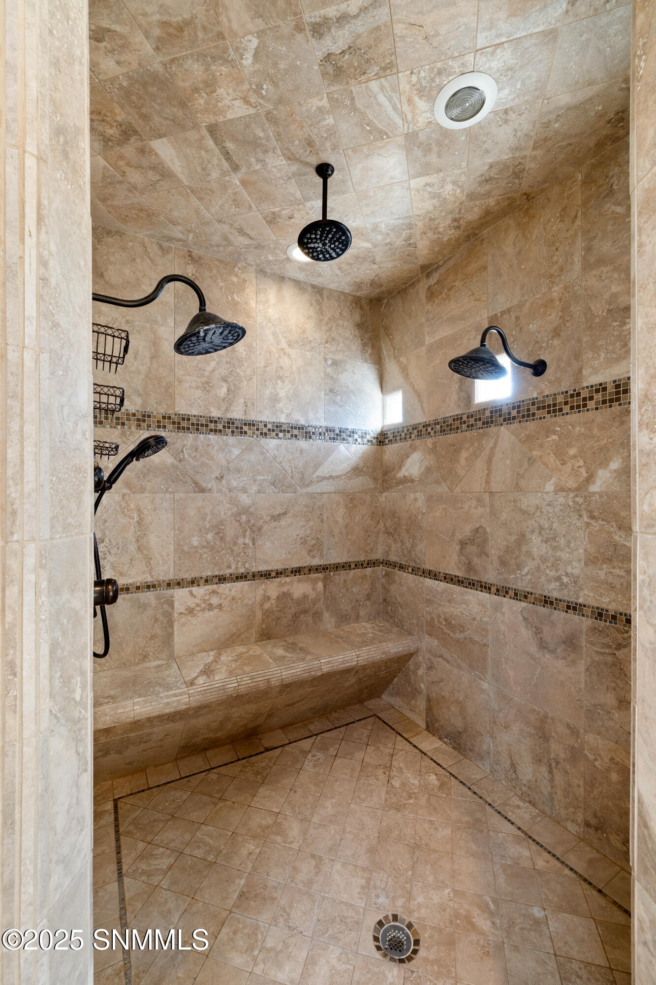 5041-Silver-King-MLS-Camera-Guy-45