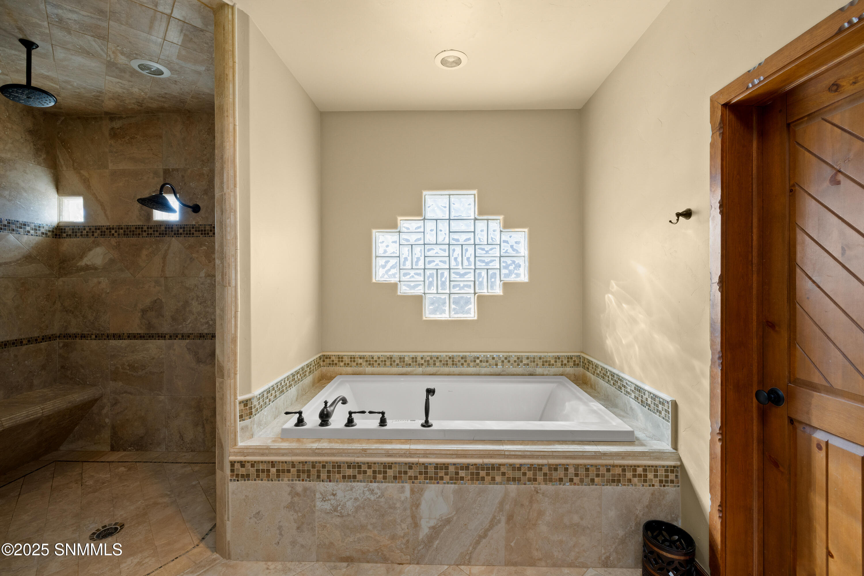 5041-Silver-King-MLS-Camera-Guy-46