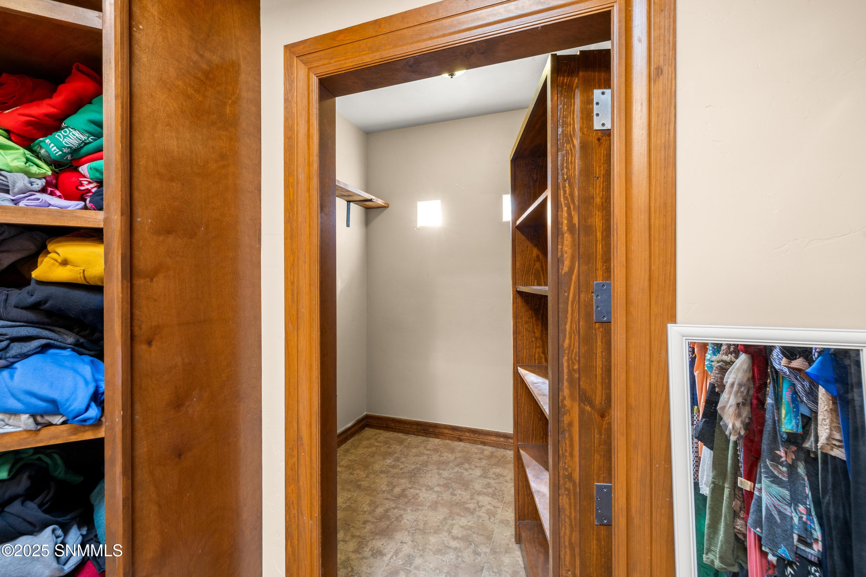 5041-Silver-King-MLS-Camera-Guy-48